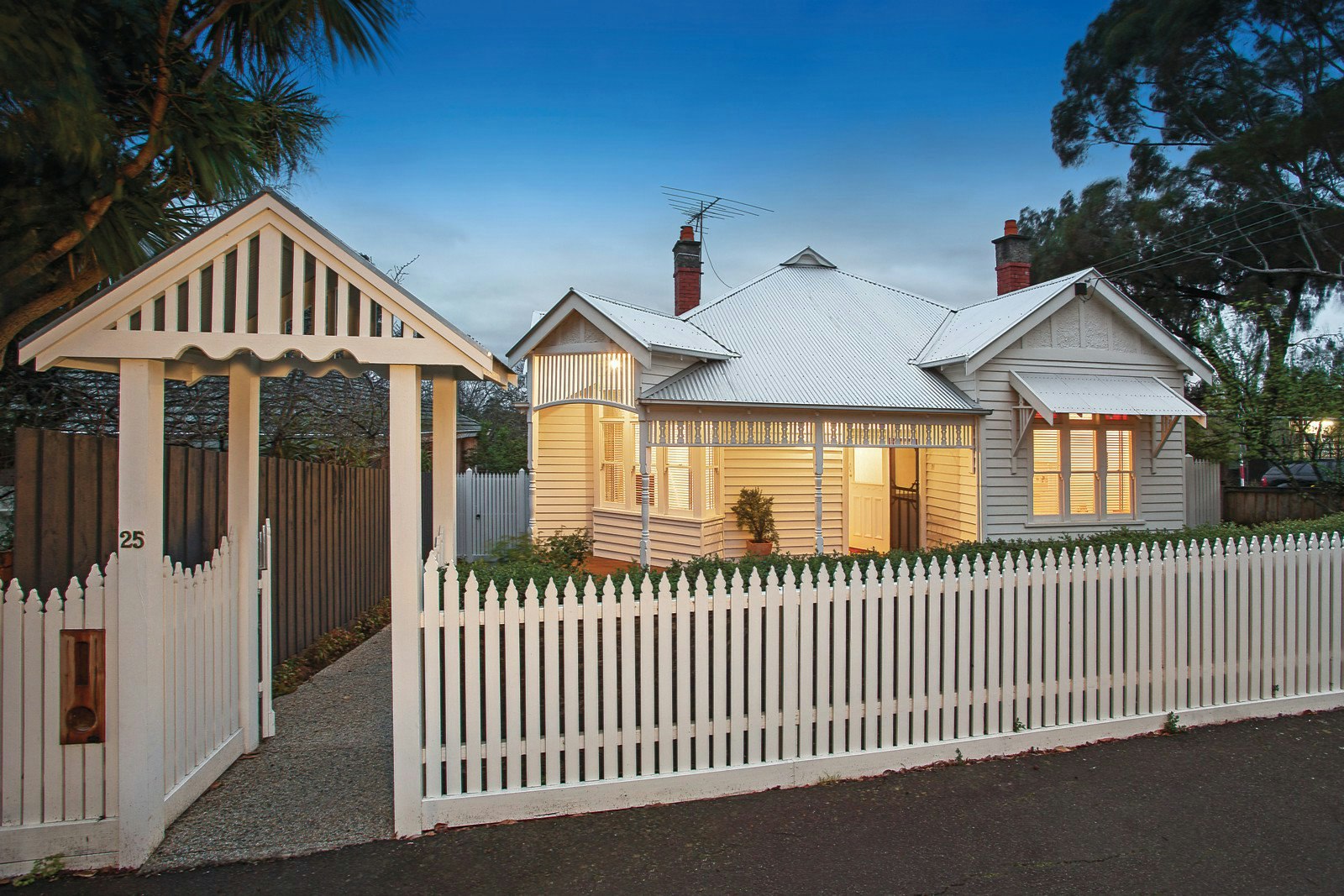 25 Hillside Parade, Glen Iris, VIC