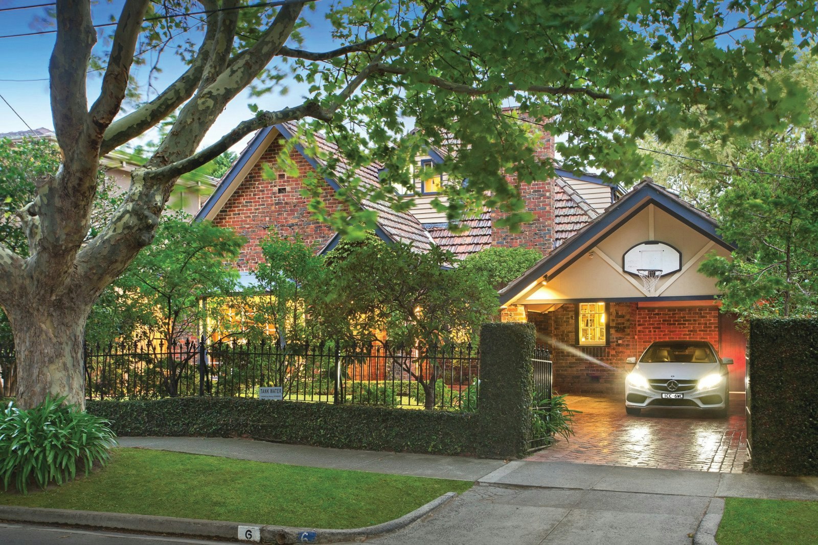 6 Weatherly Grove, Brighton, VIC