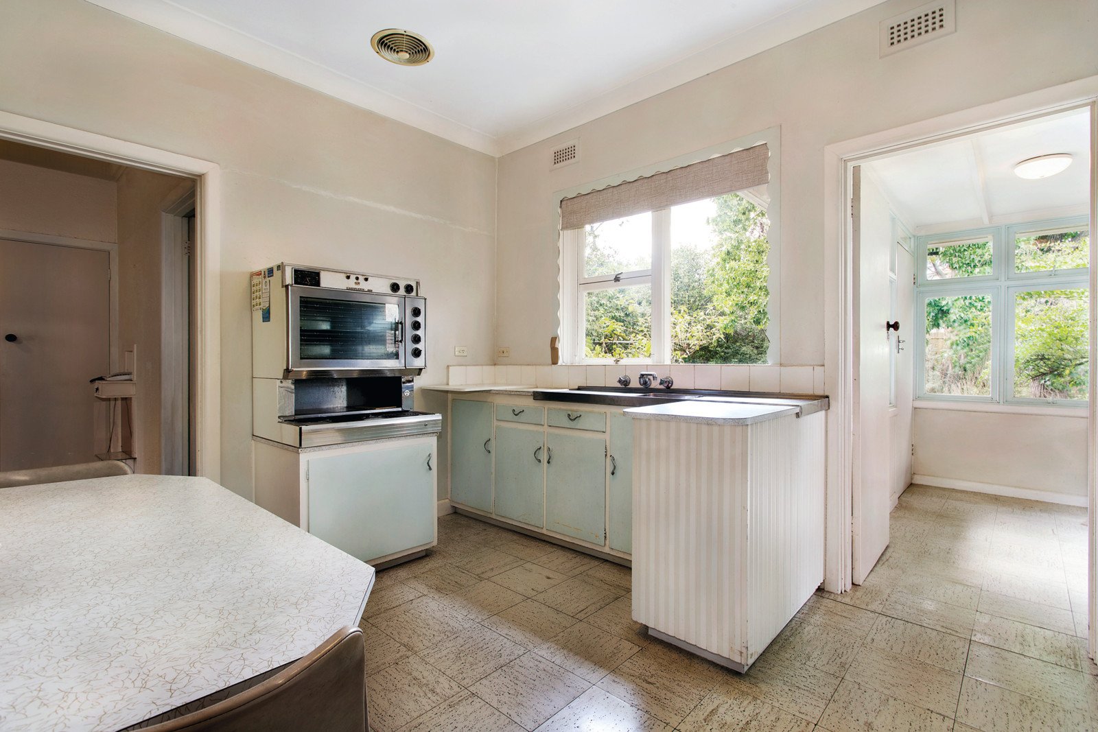 31 Bentley Street, Surrey Hills - Thumbnail 5