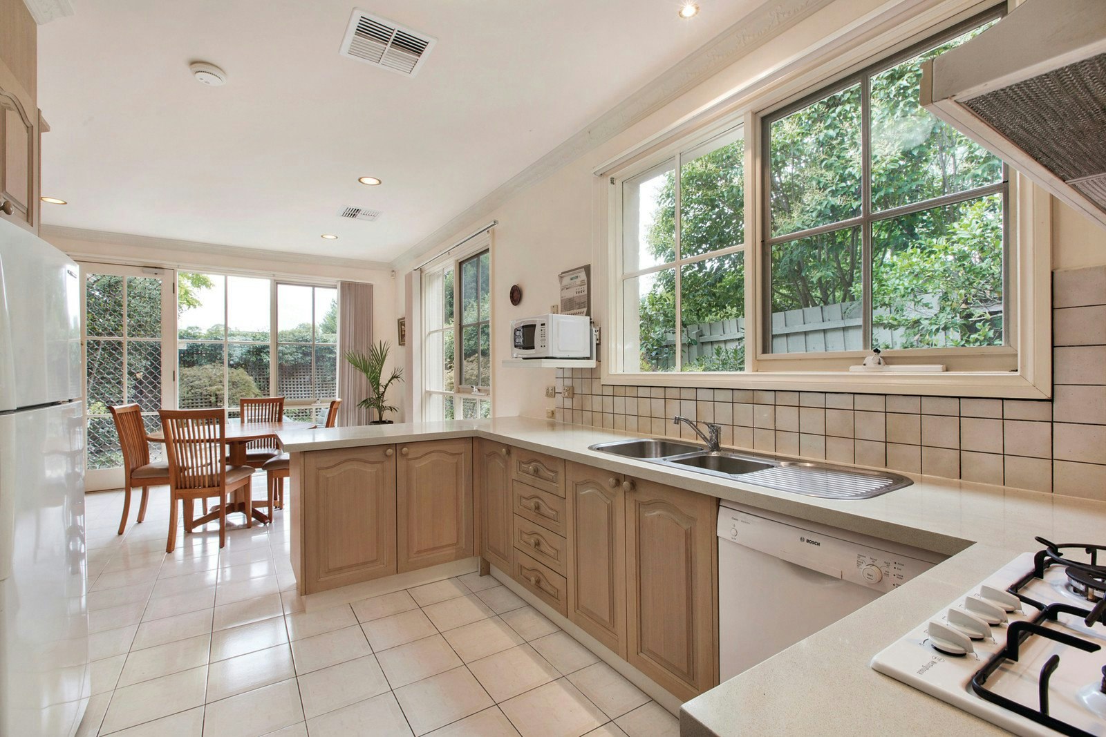 2/39 Allambee Avenue, Camberwell, VIC