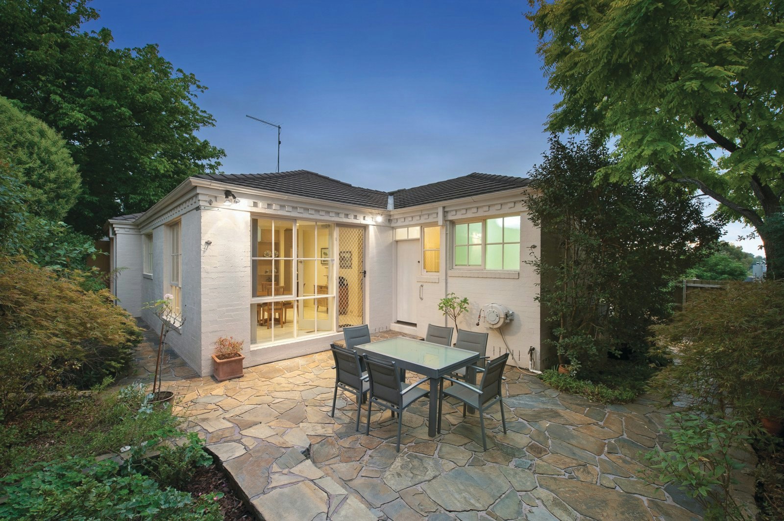 2/39 Allambee Avenue, Camberwell, VIC