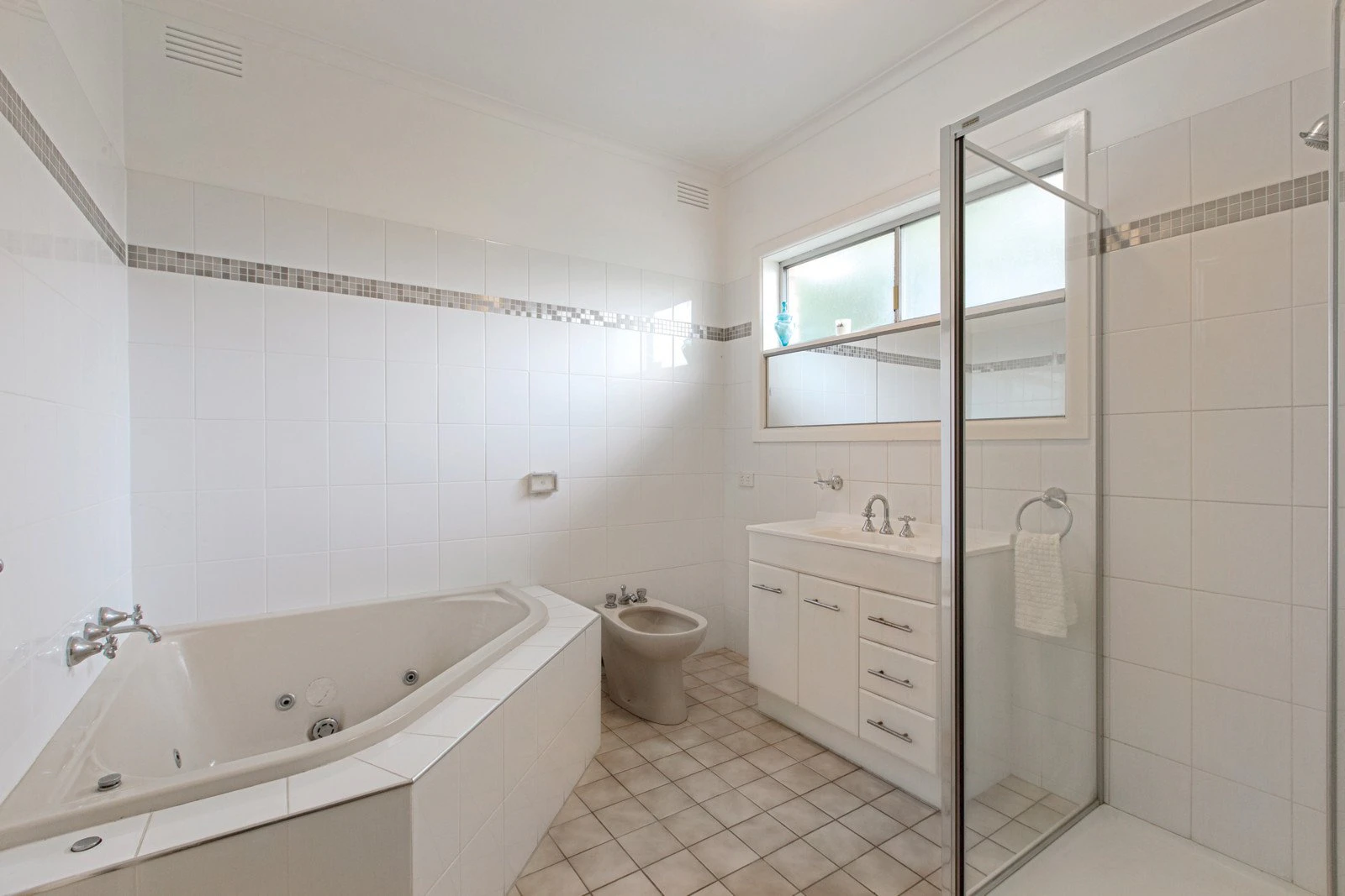 16 Wandsworth Road, Surrey Hills, VIC