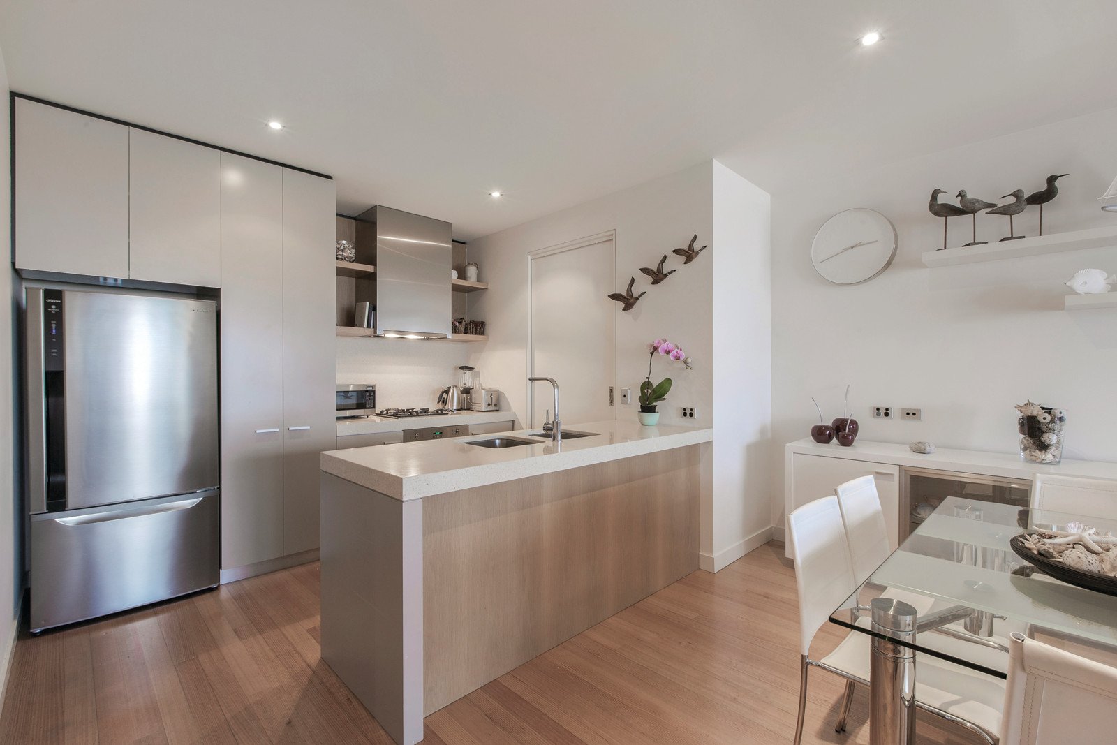 2/23 Beaconsfield Parade, Port Melbourne - Thumbnail 2