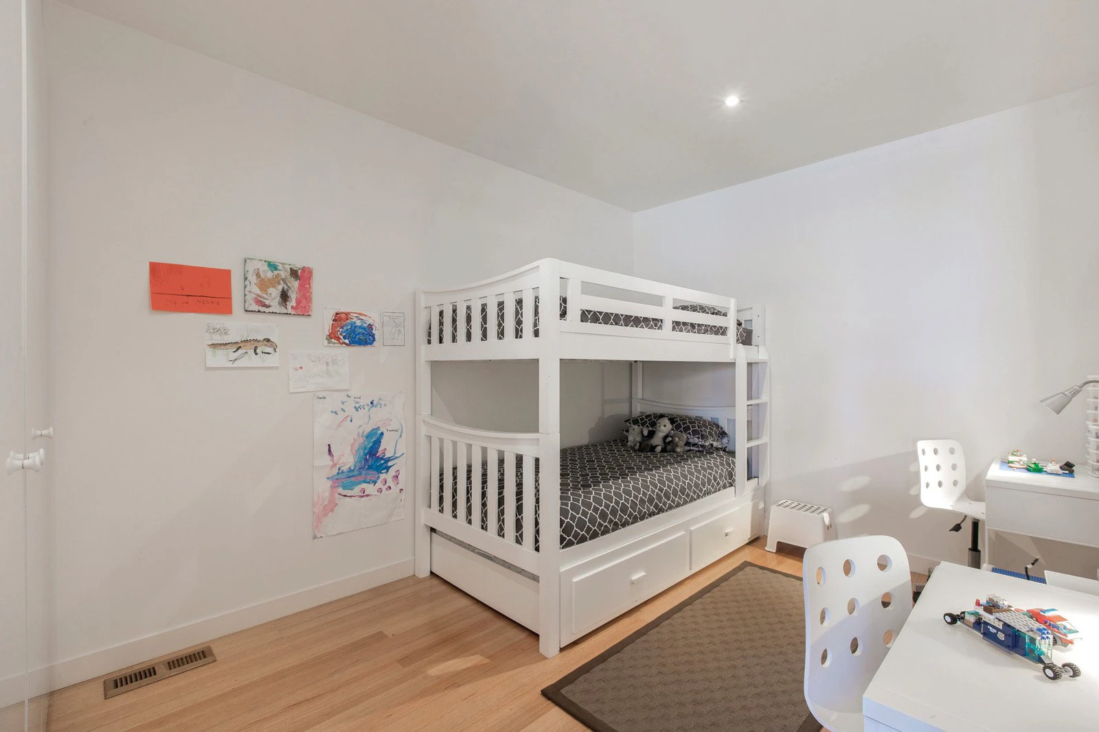 2/23 Beaconsfield Parade, Port Melbourne, VIC