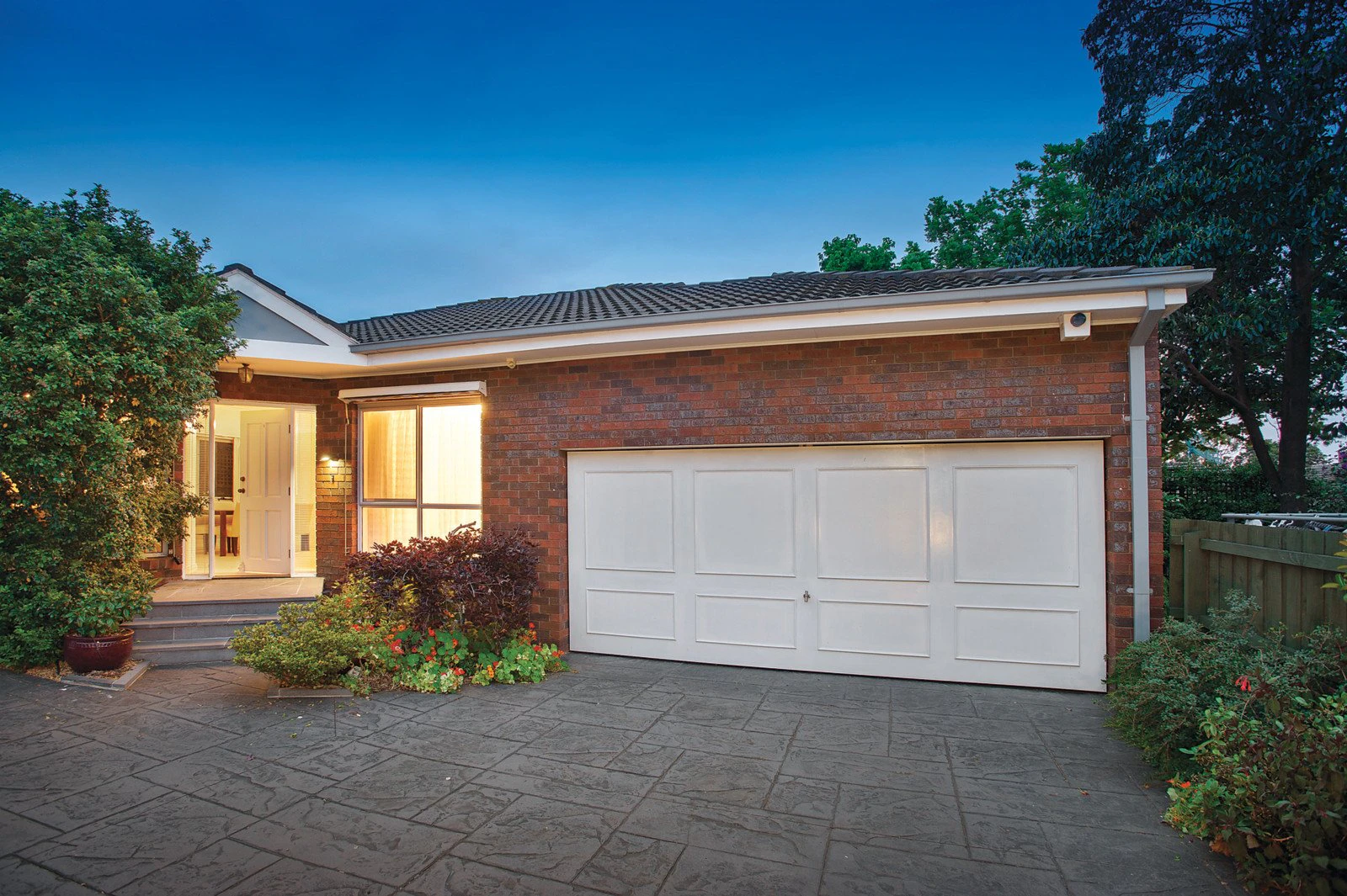 2/8 Milverton Street, Camberwell, VIC