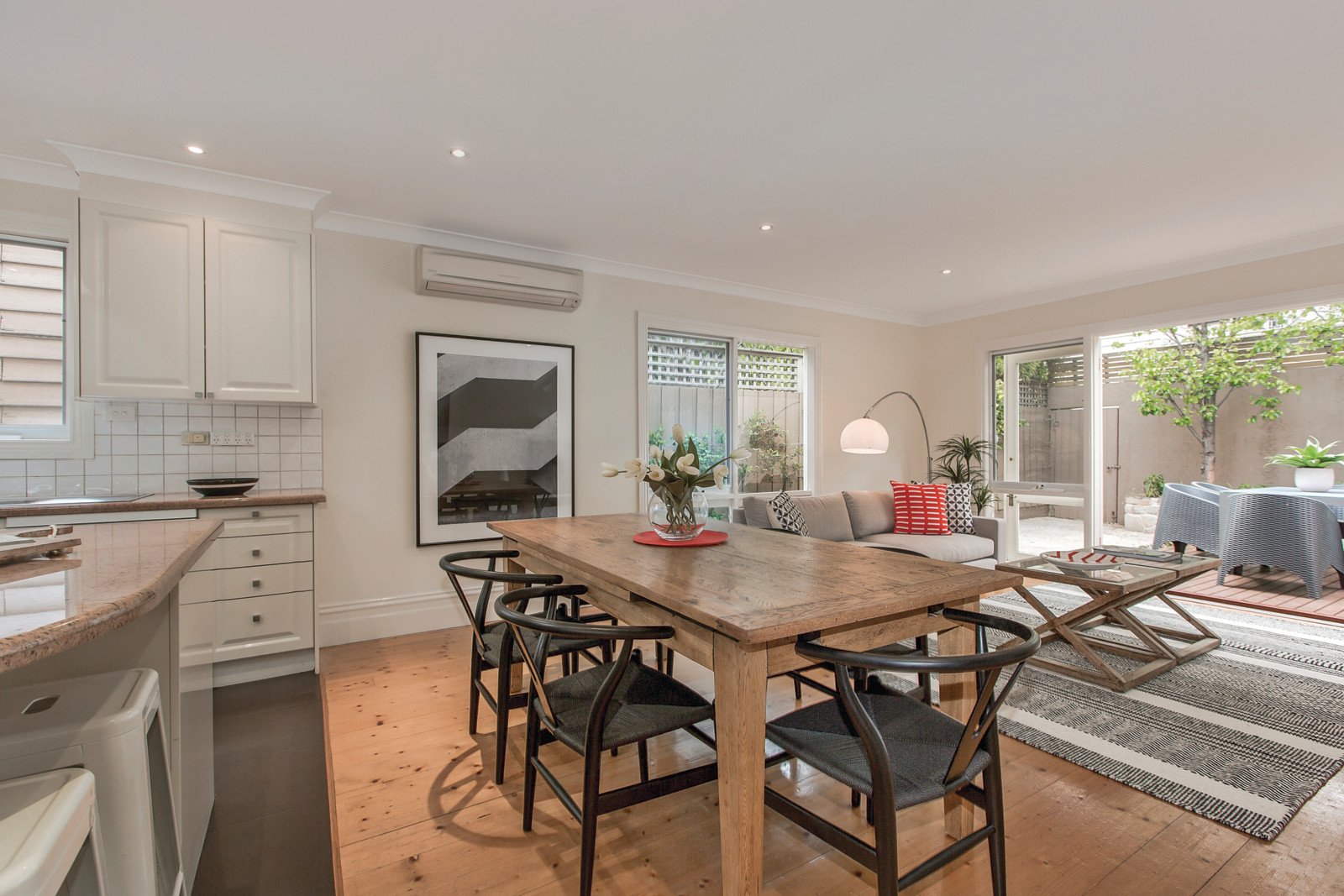 233 Bridport Street West, Albert Park - Thumbnail 2