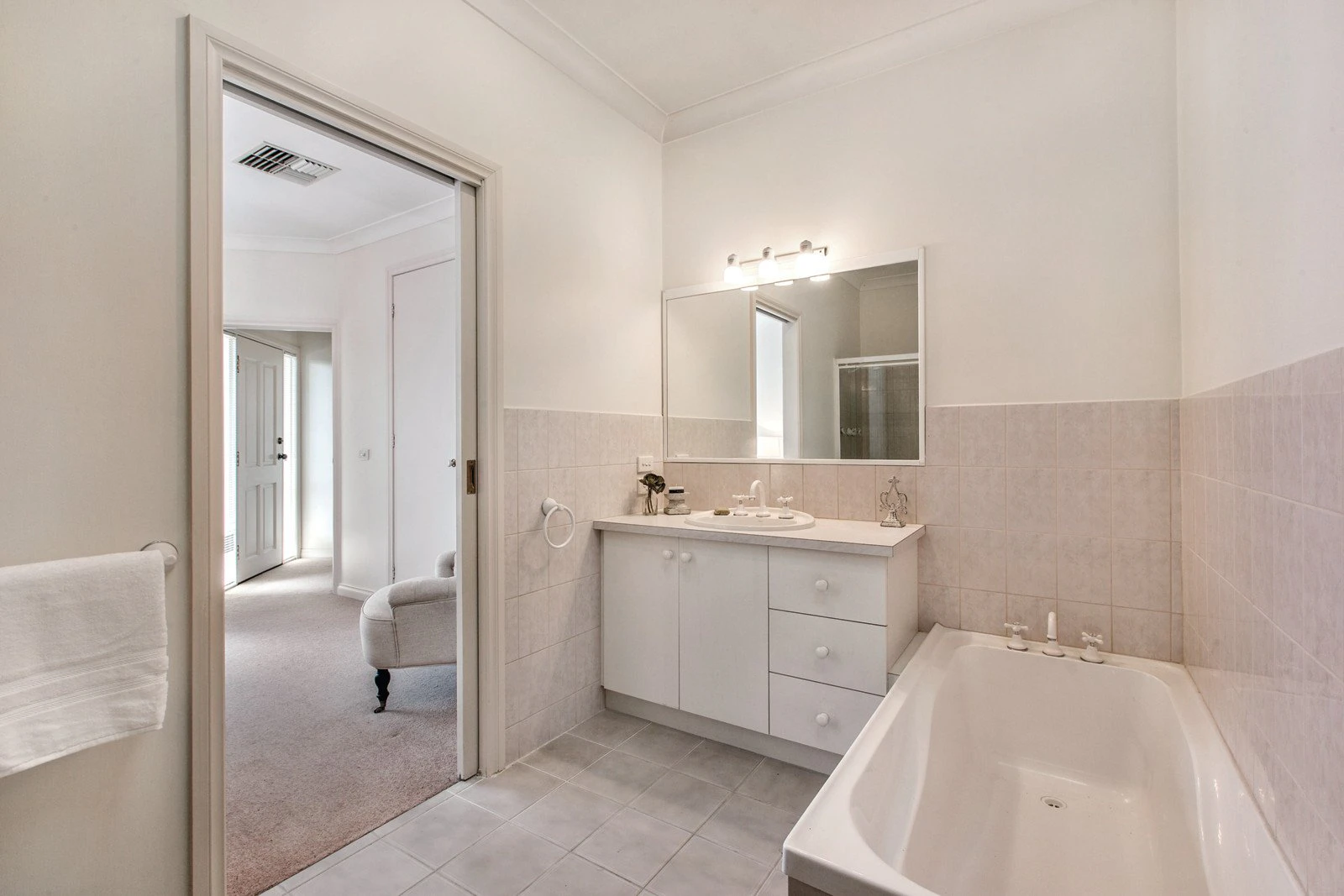 2/8 Milverton Street, Camberwell, VIC