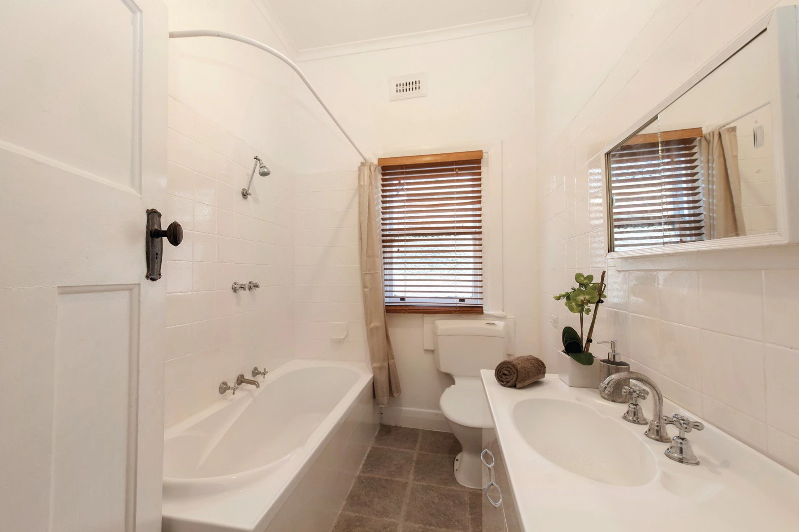 2 Lightfoot Street, Mont Albert, VIC