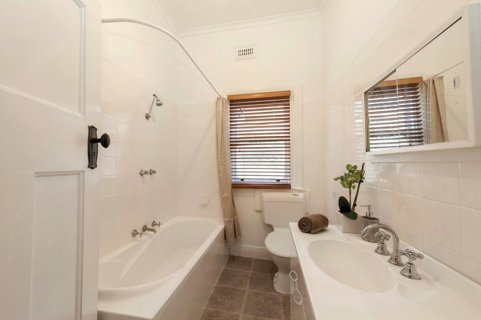 2 Lightfoot Street, Mont Albert, VIC