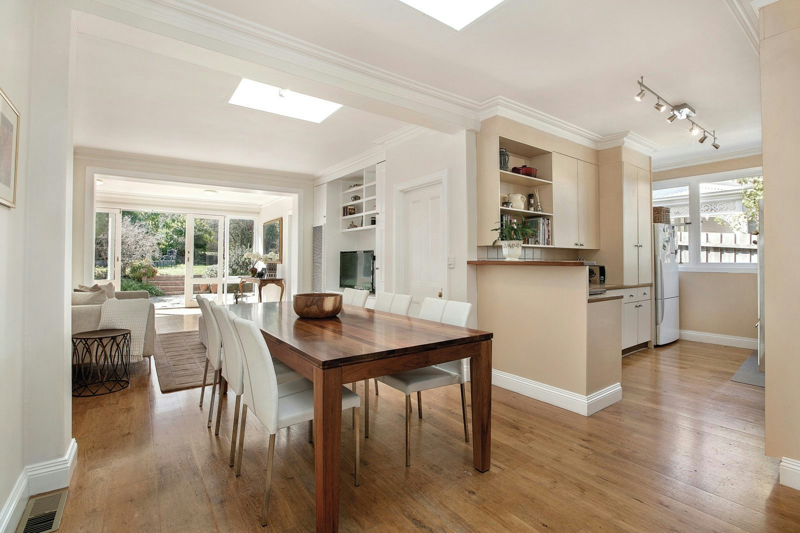 25 Lyndhurst Crescent, Hawthorn, VIC