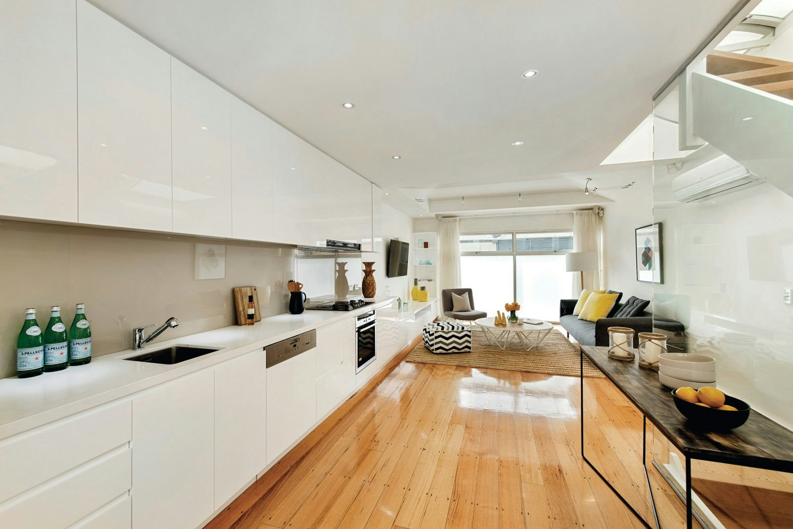 8 Beaconsfield Parade, Port Melbourne, VIC