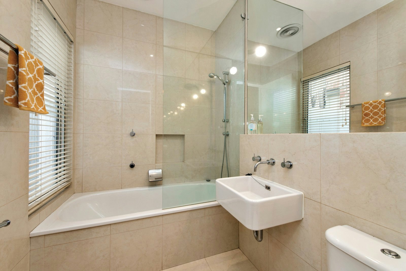 8 Beaconsfield Parade, Port Melbourne, VIC