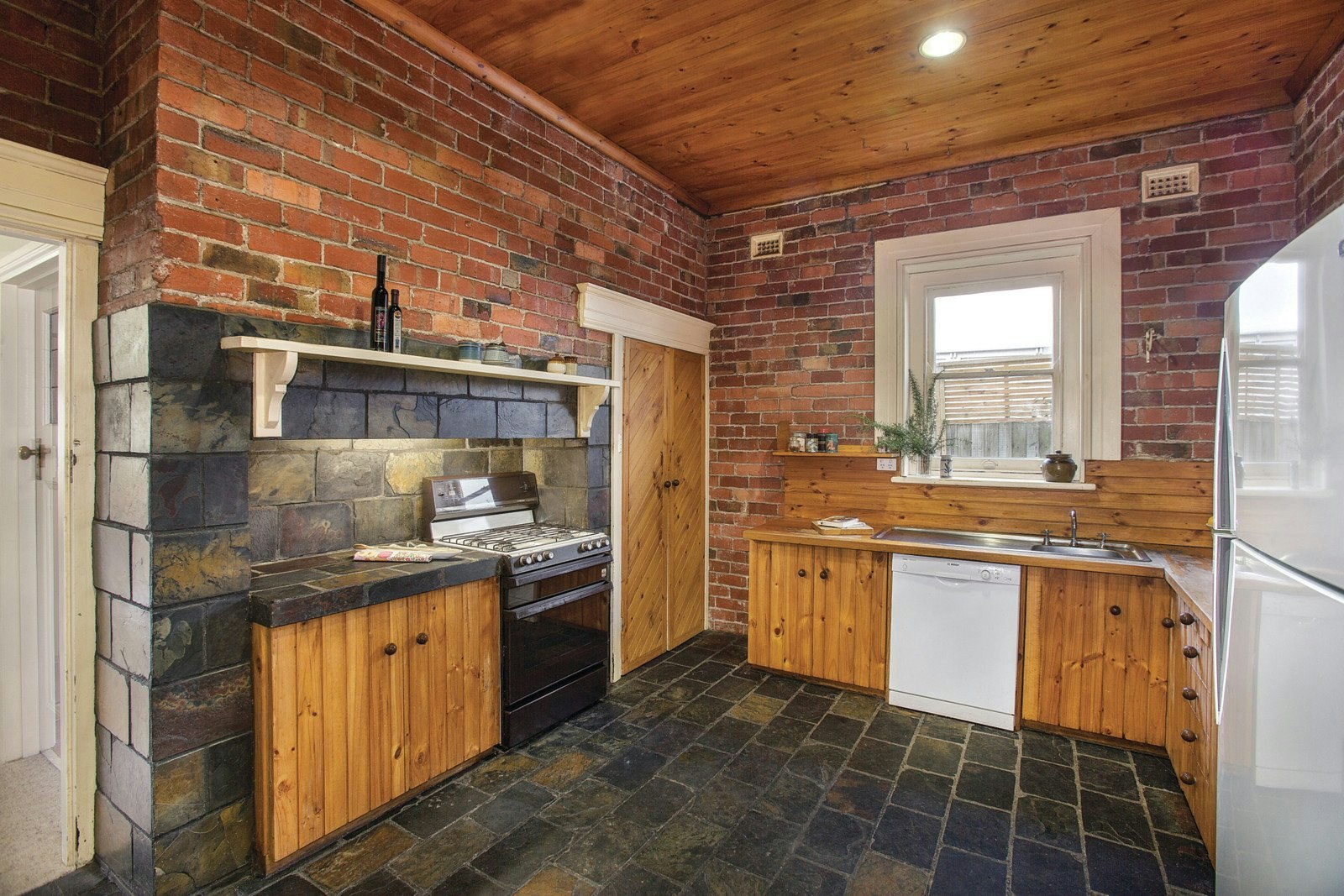 7 Dundonald Avenue, Malvern East, VIC