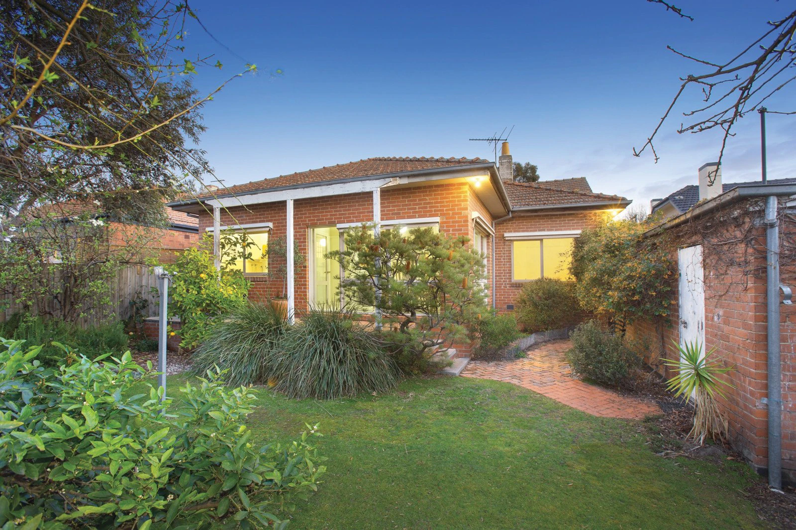 7 Dundonald Avenue, Malvern East, VIC