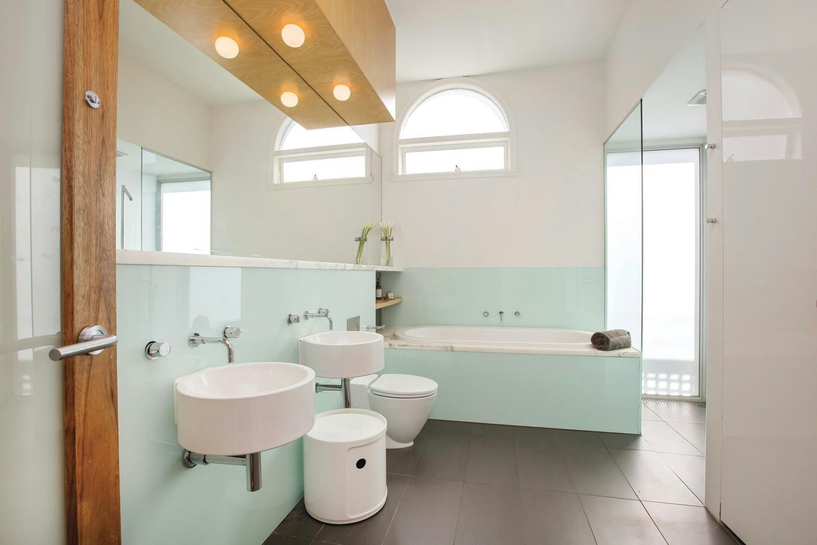 21 Valentine Grove, Armadale, VIC