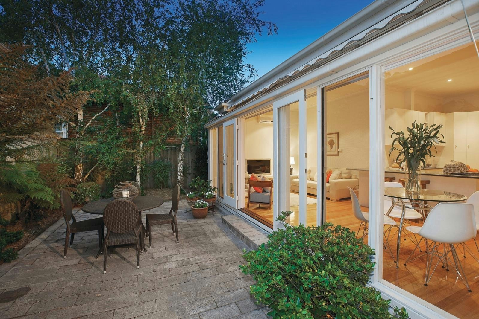 17 Valley Parade, Glen Iris, VIC