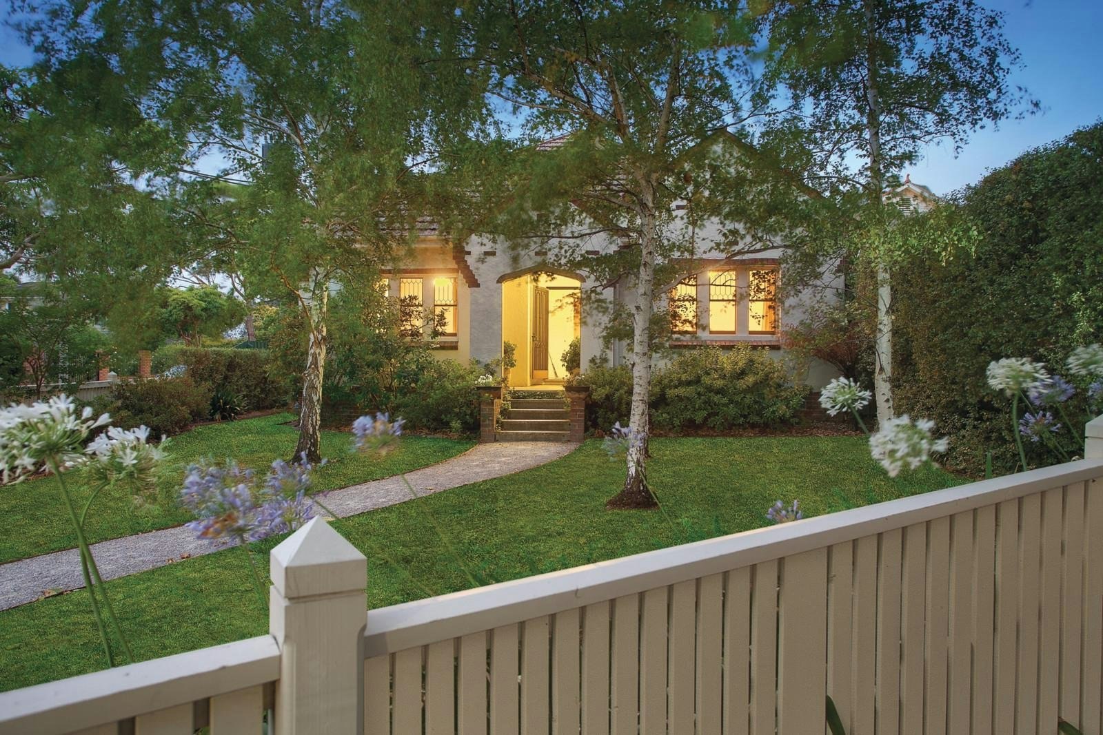 17 Valley Parade, Glen Iris, VIC