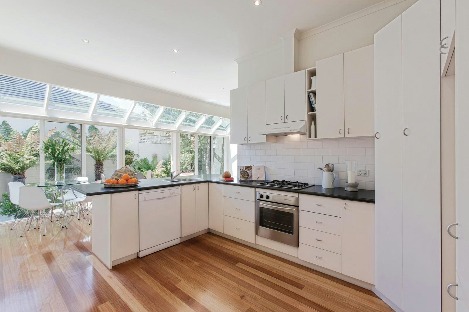 17 Valley Parade, Glen Iris, VIC