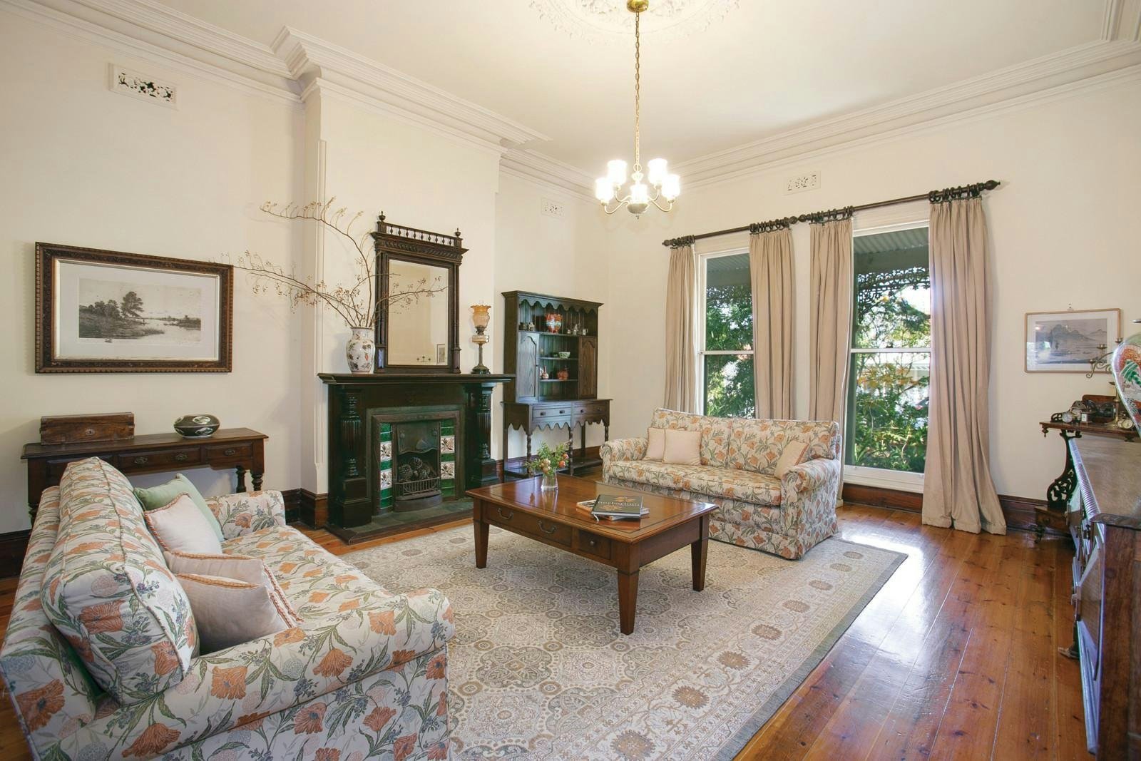 37 Essex Road, Surrey Hills, VIC