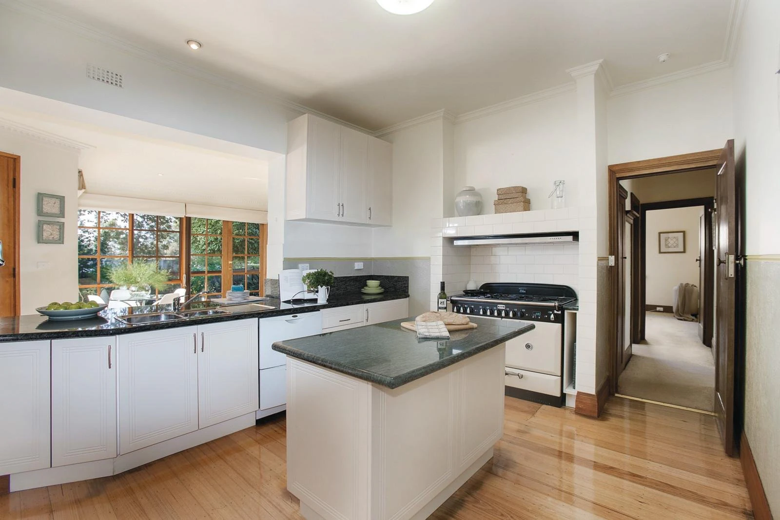 23 Cairnes Crescent, Malvern East, VIC