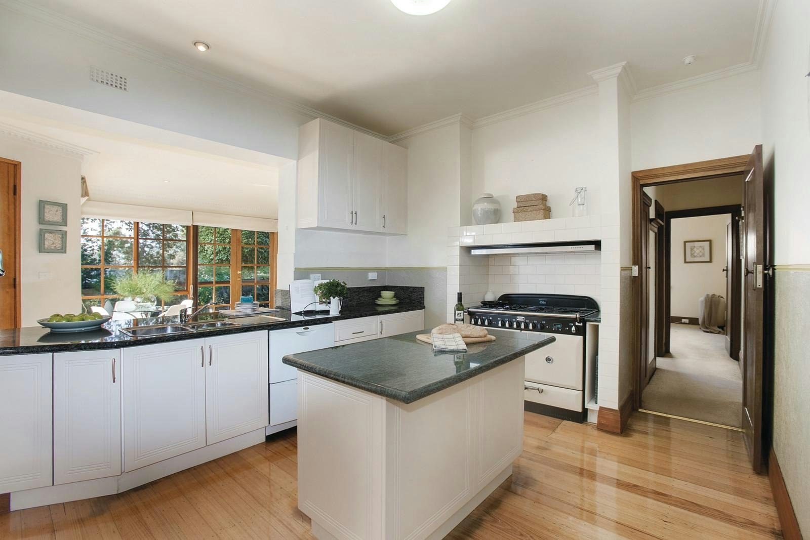 23 Cairnes Crescent, Malvern East, VIC