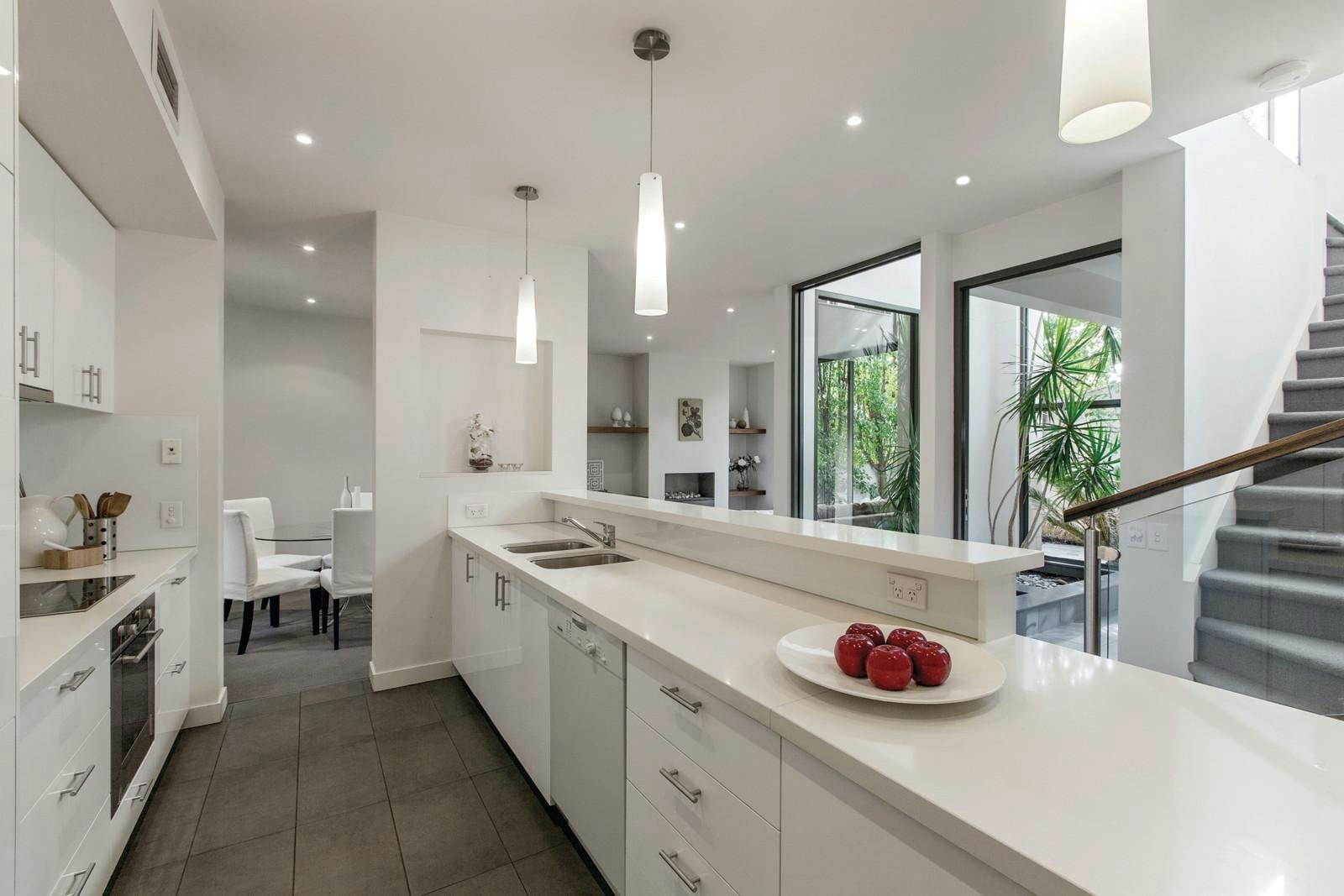 2/5 Bruce Street, Toorak, VIC