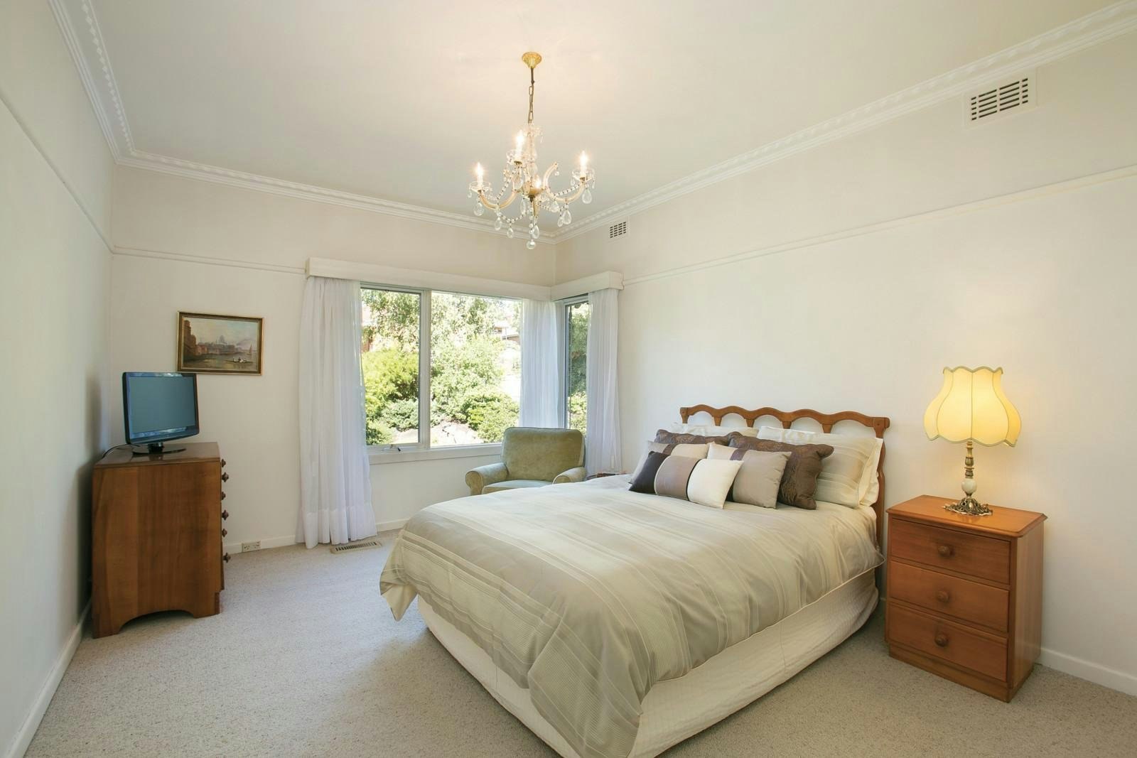 8 Coleman Avenue, Kew East, VIC