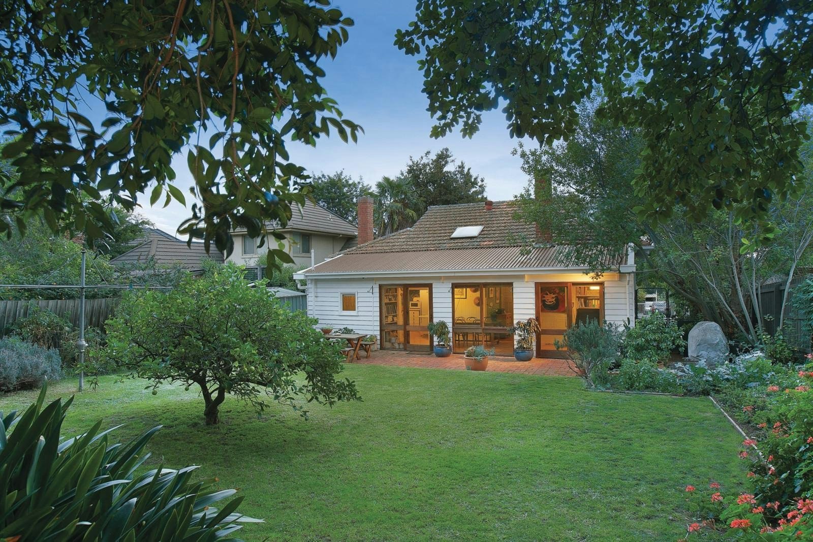 2A Dryden Street, Canterbury, VIC