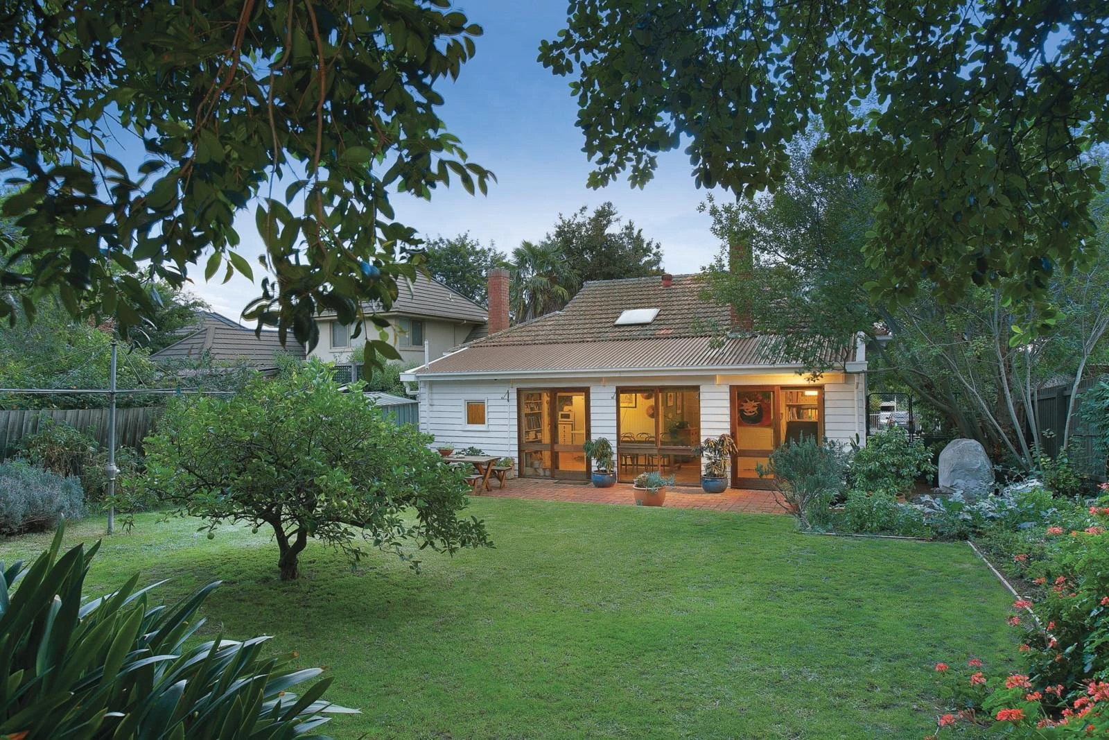 2A Dryden Street, Canterbury, VIC