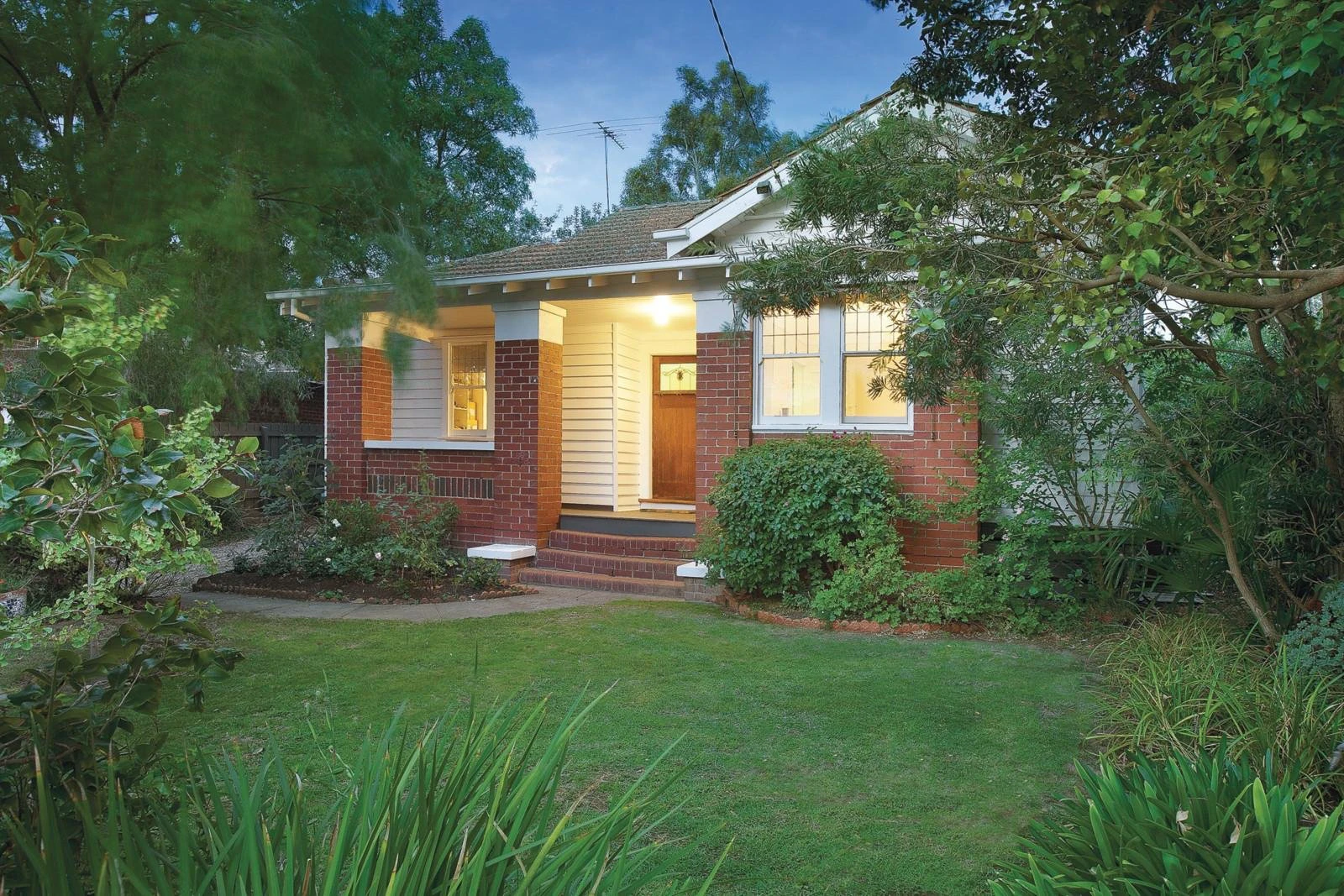 2A Dryden Street, Canterbury, VIC