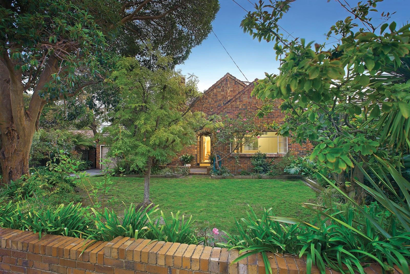 1 Canberra Grove, Brighton East, VIC