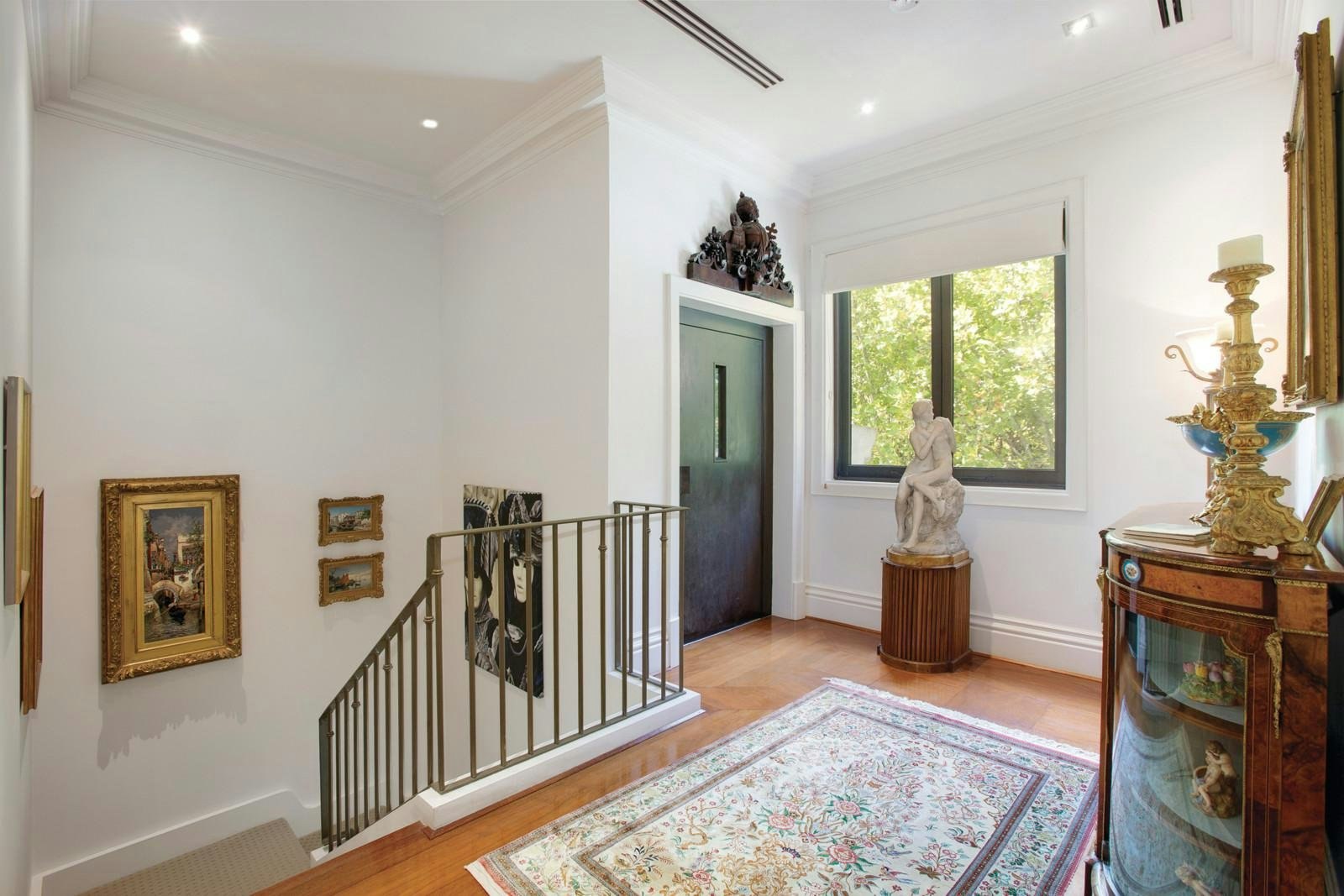 7B Woorigoleen Road, Toorak, VIC