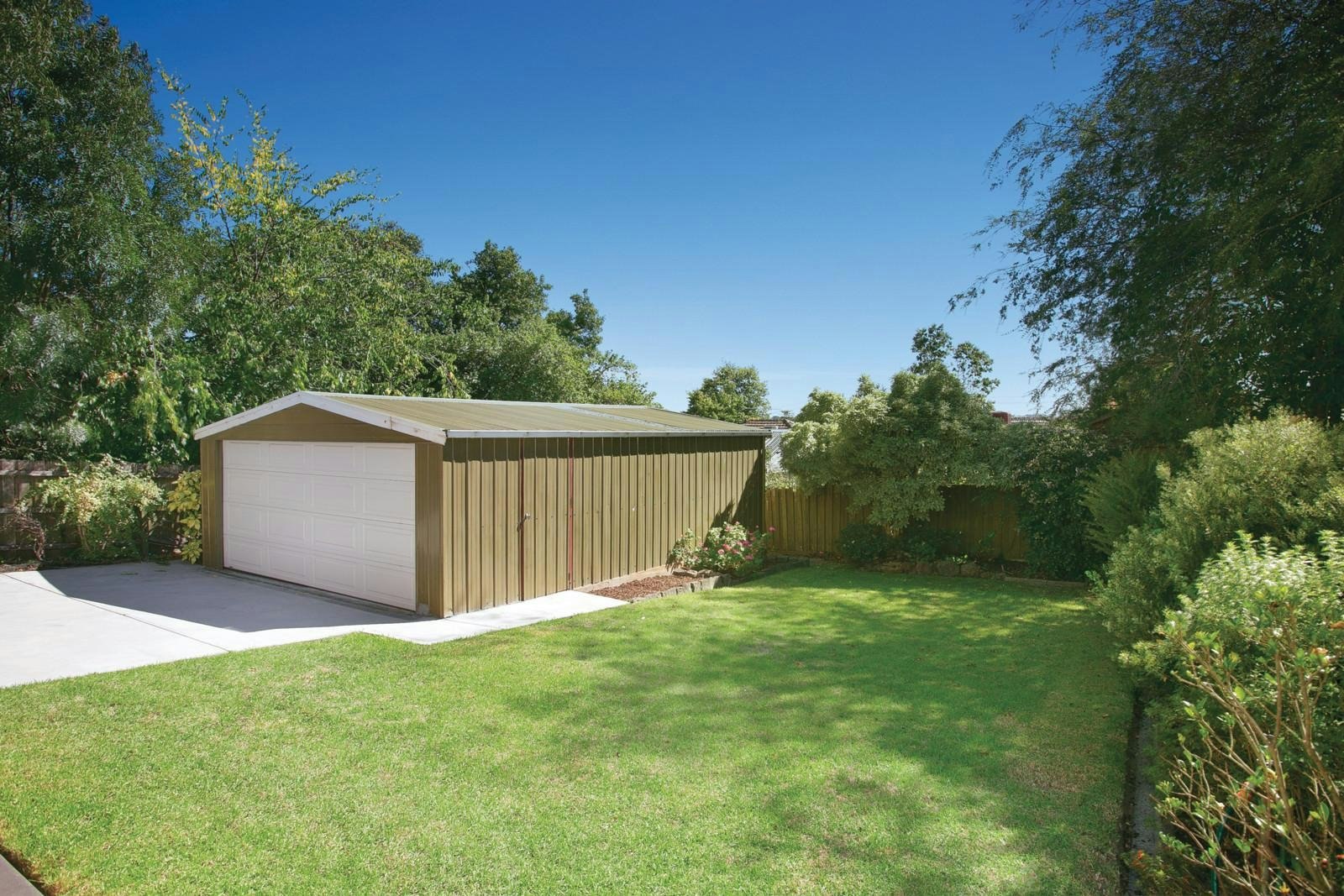 8 Coleman Avenue, Kew East, VIC