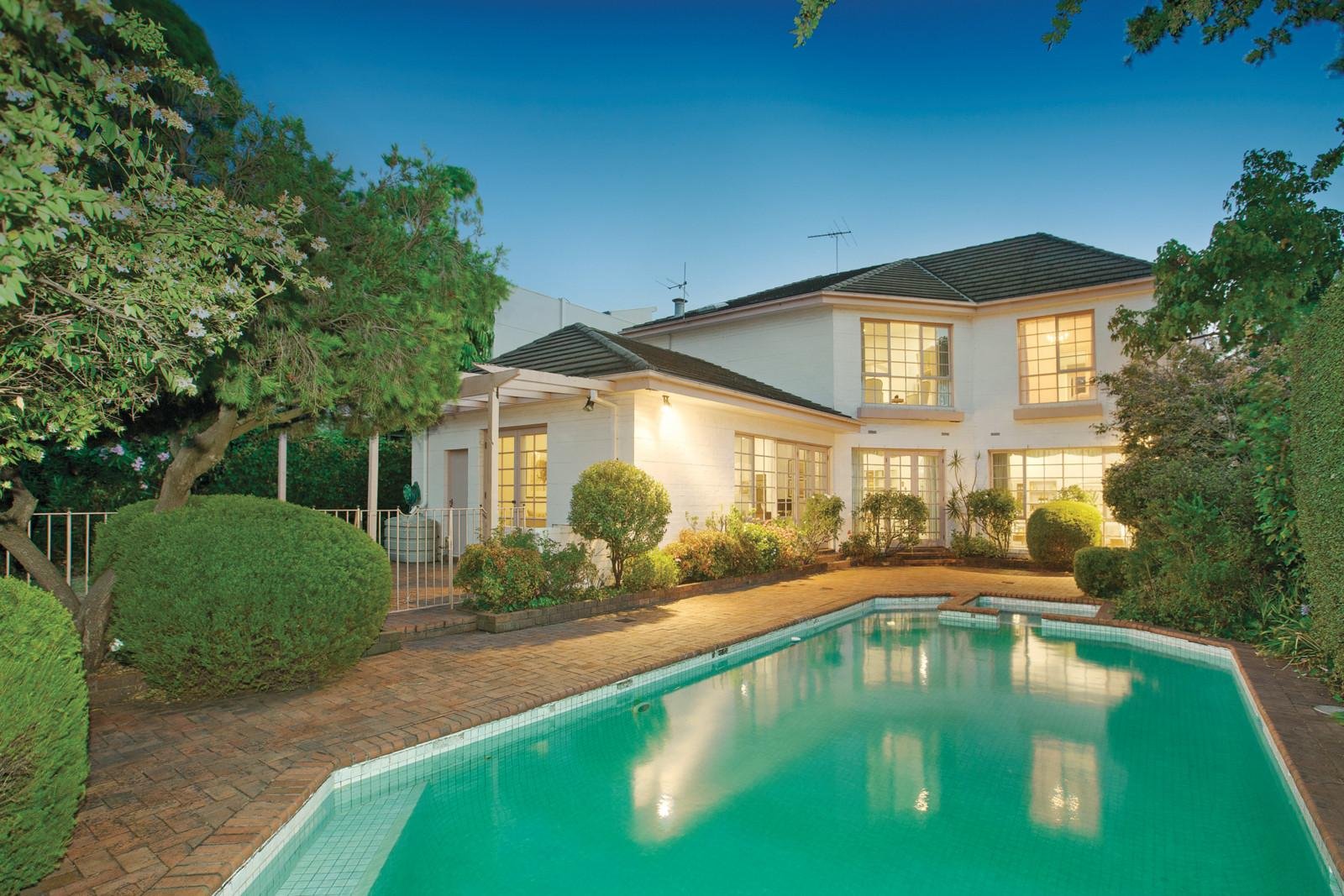 9 Clendon Court, Toorak - Thumbnail 2