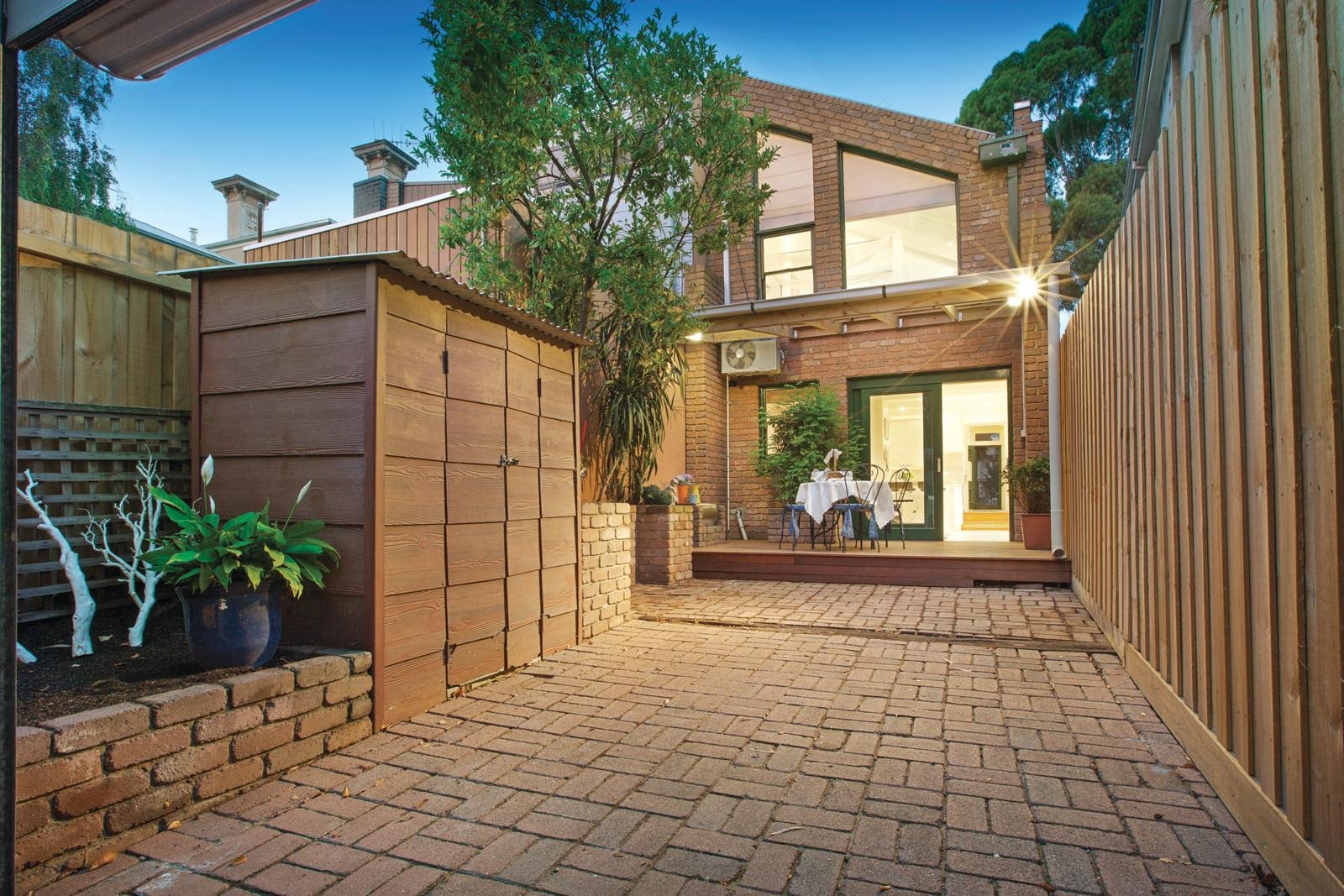 21 Howe Crescent, South Melbourne - Thumbnail 3