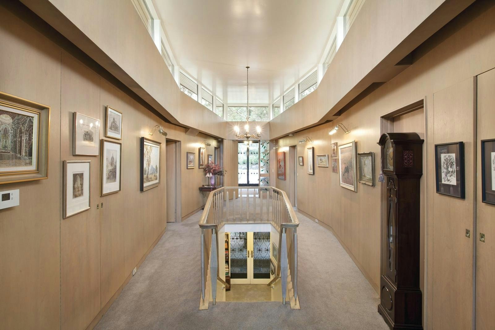 18 Raheen Drive, Kew, VIC