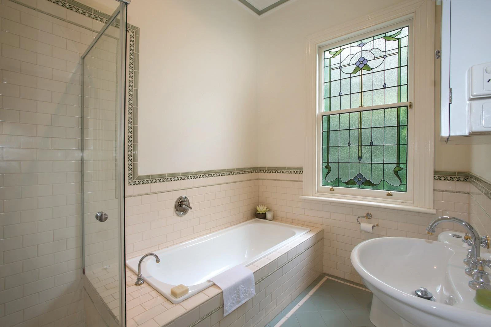 22 Chatham Road, Canterbury, VIC