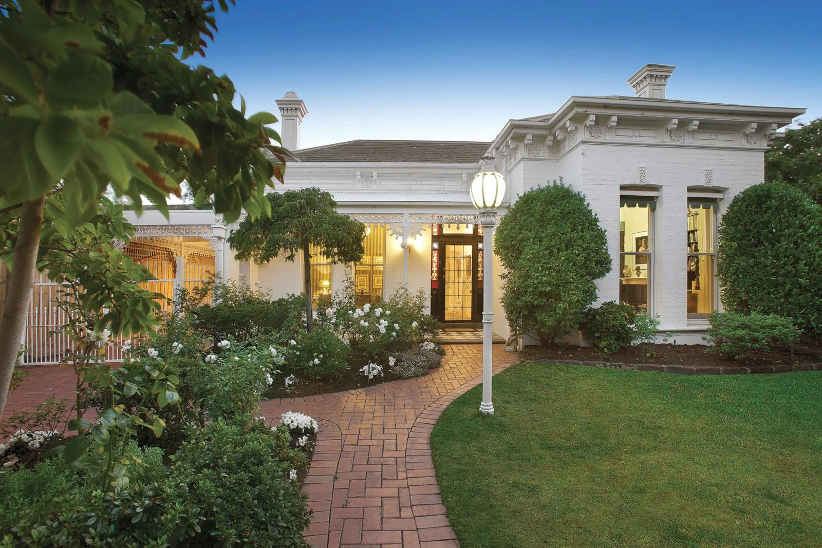 4 Royal Crescent, Armadale, VIC