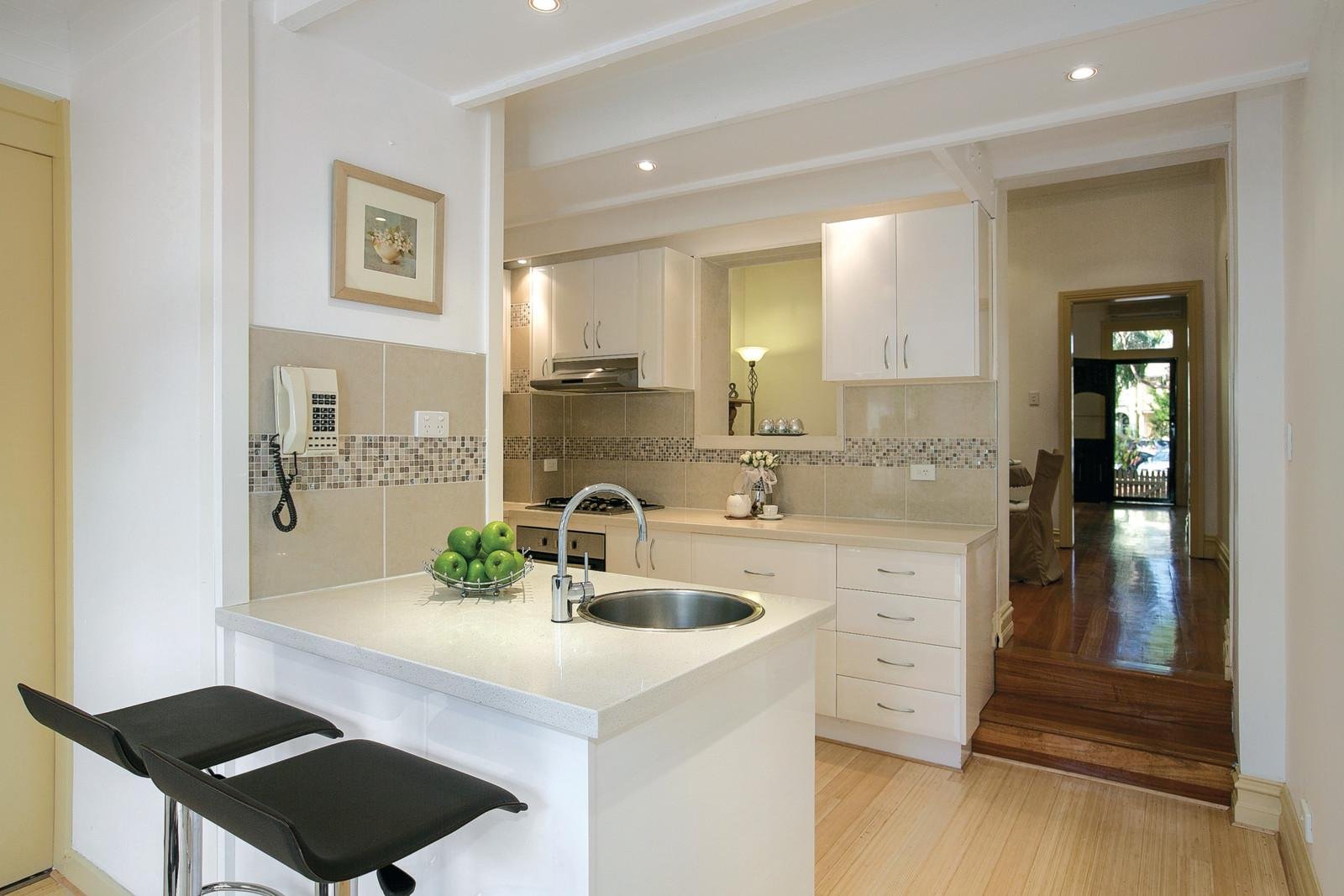 21 Howe Crescent, South Melbourne - Thumbnail 4