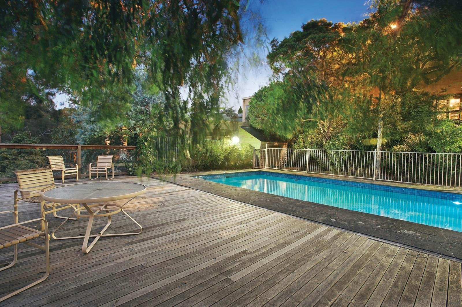 18 Raheen Drive, Kew, VIC