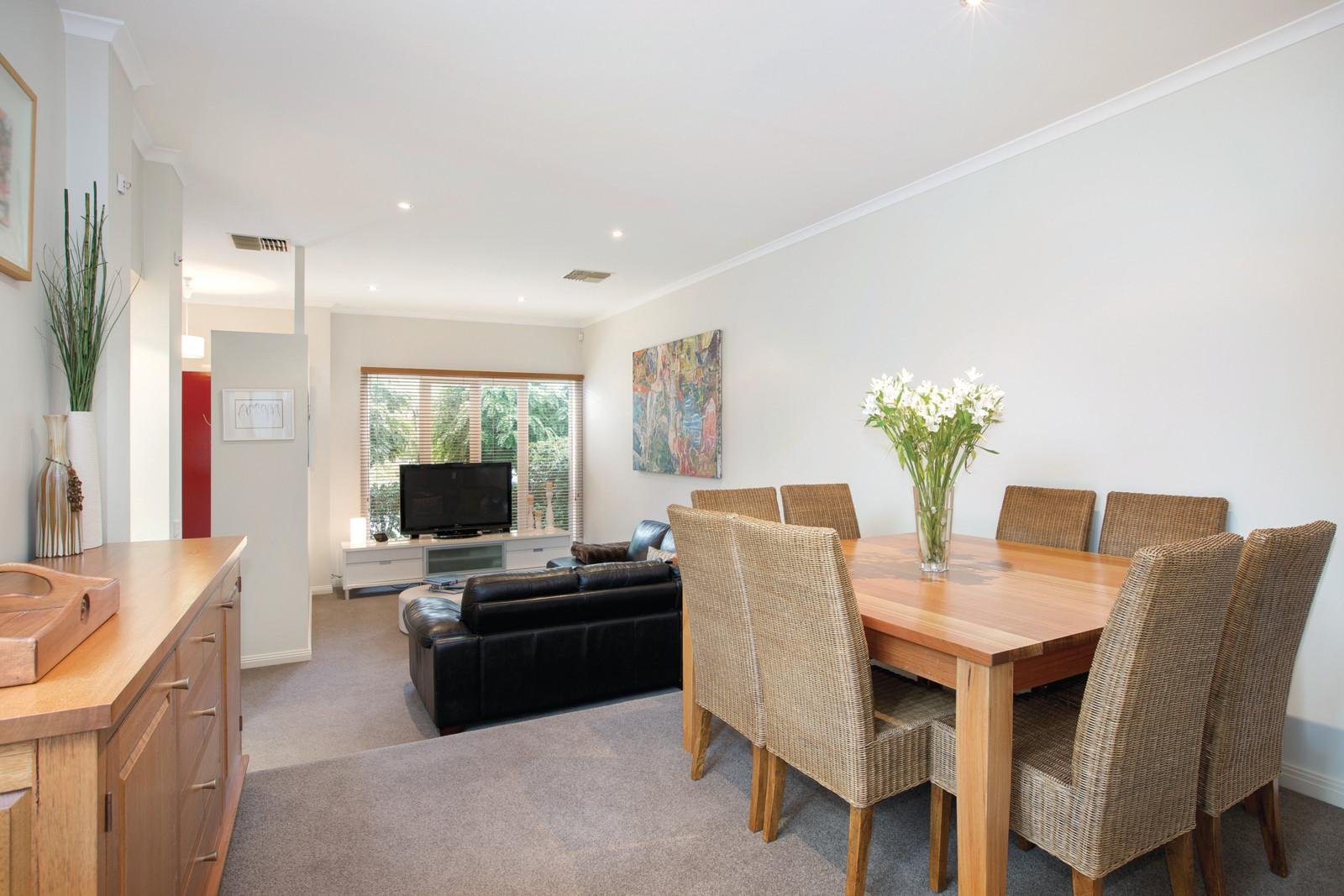 11 Hobsons Bay Parade, Port Melbourne - Thumbnail 3