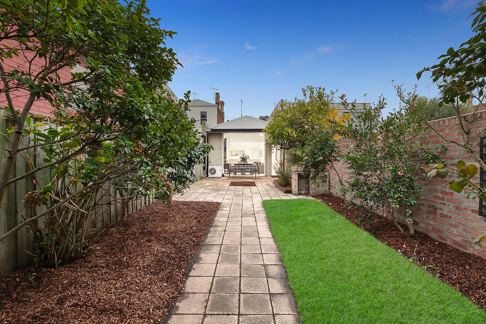 12 Canterbury Road, Albert Park, VIC