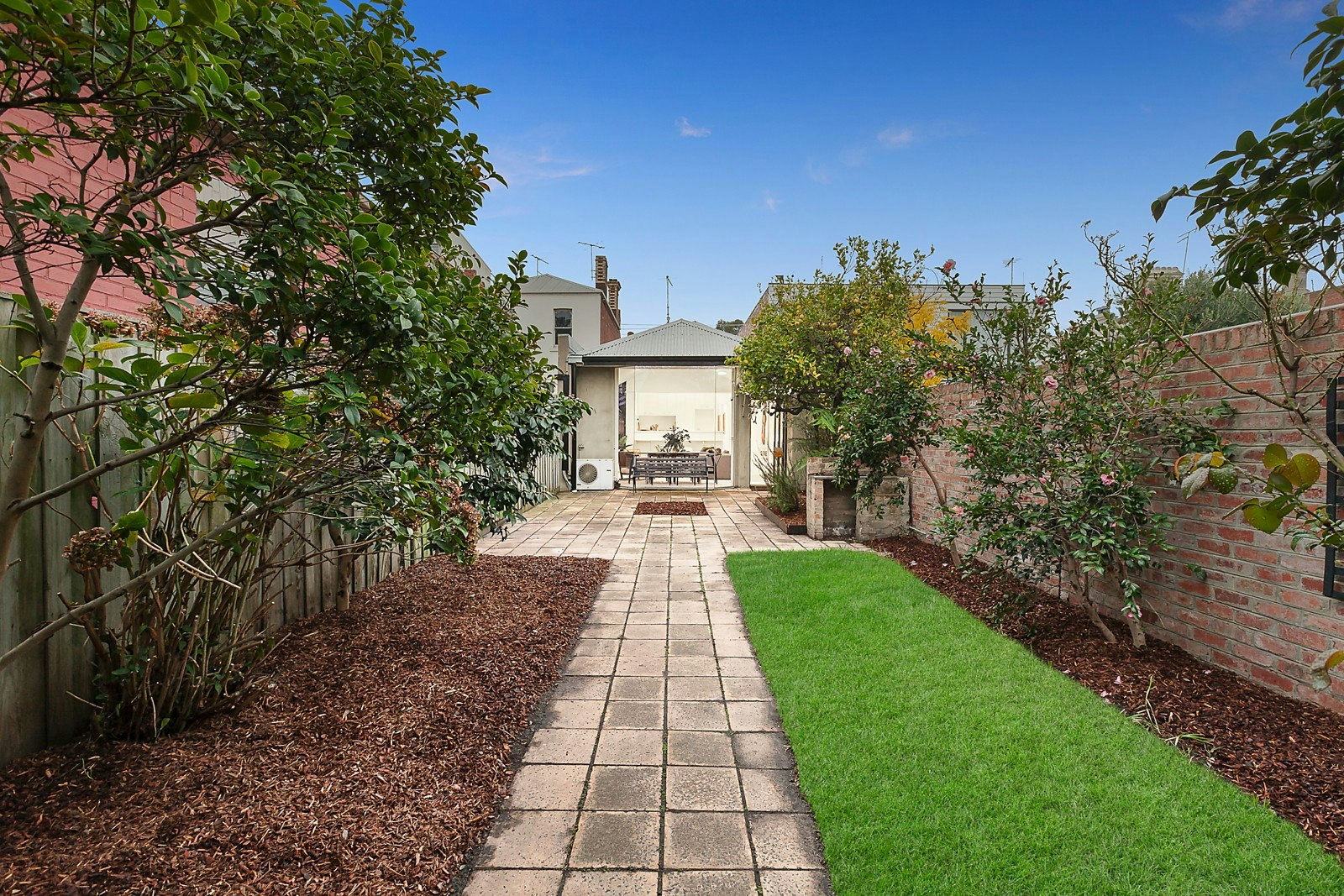 12 Canterbury Road, Albert Park, VIC