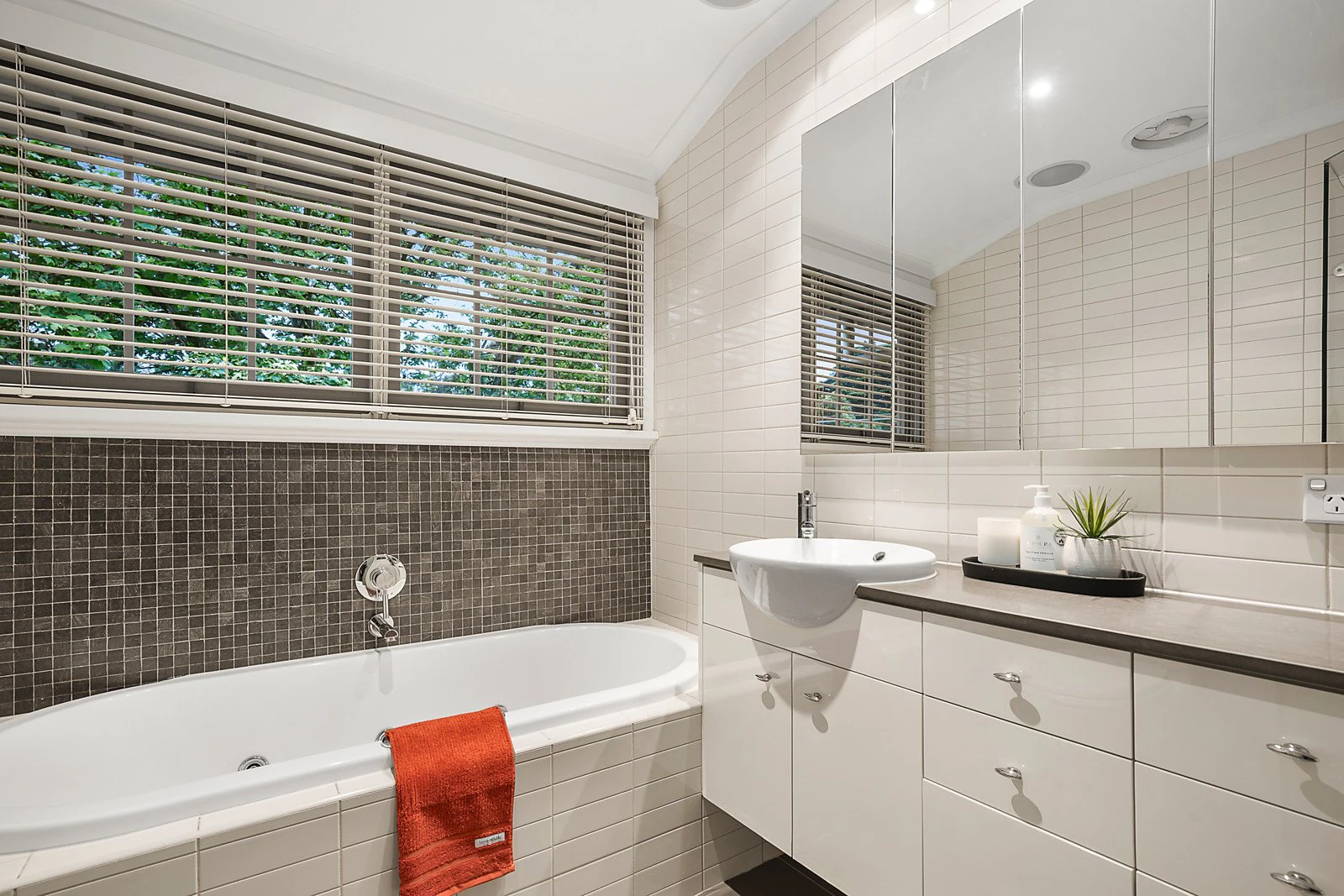 48 Stanley Grove, Canterbury, VIC