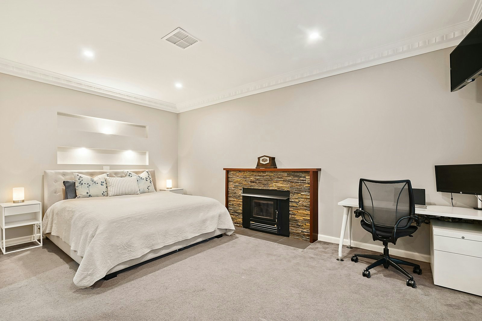 122 Linacre Road, Hampton, VIC