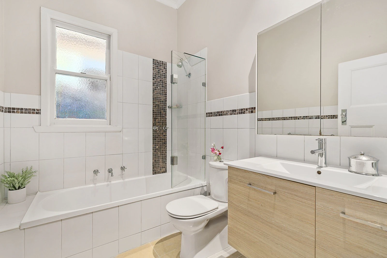 121 Prospect Hill Road, Canterbury, VIC