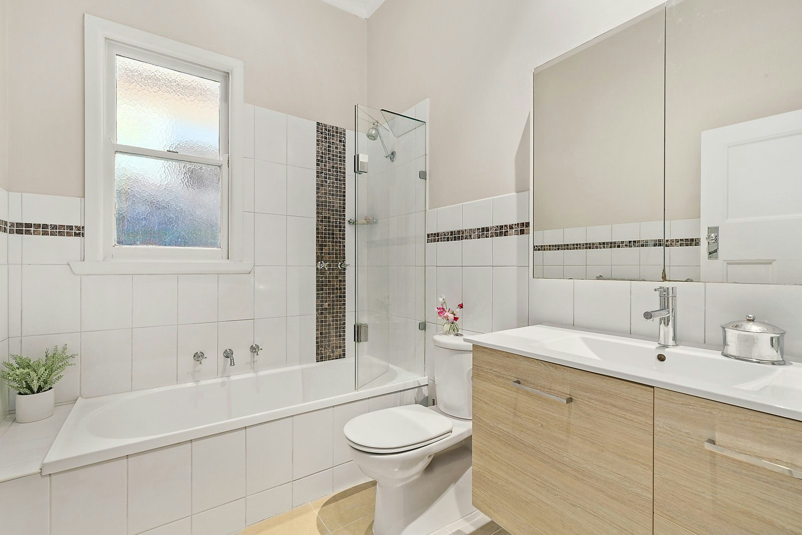 121 Prospect Hill Road, Canterbury, VIC