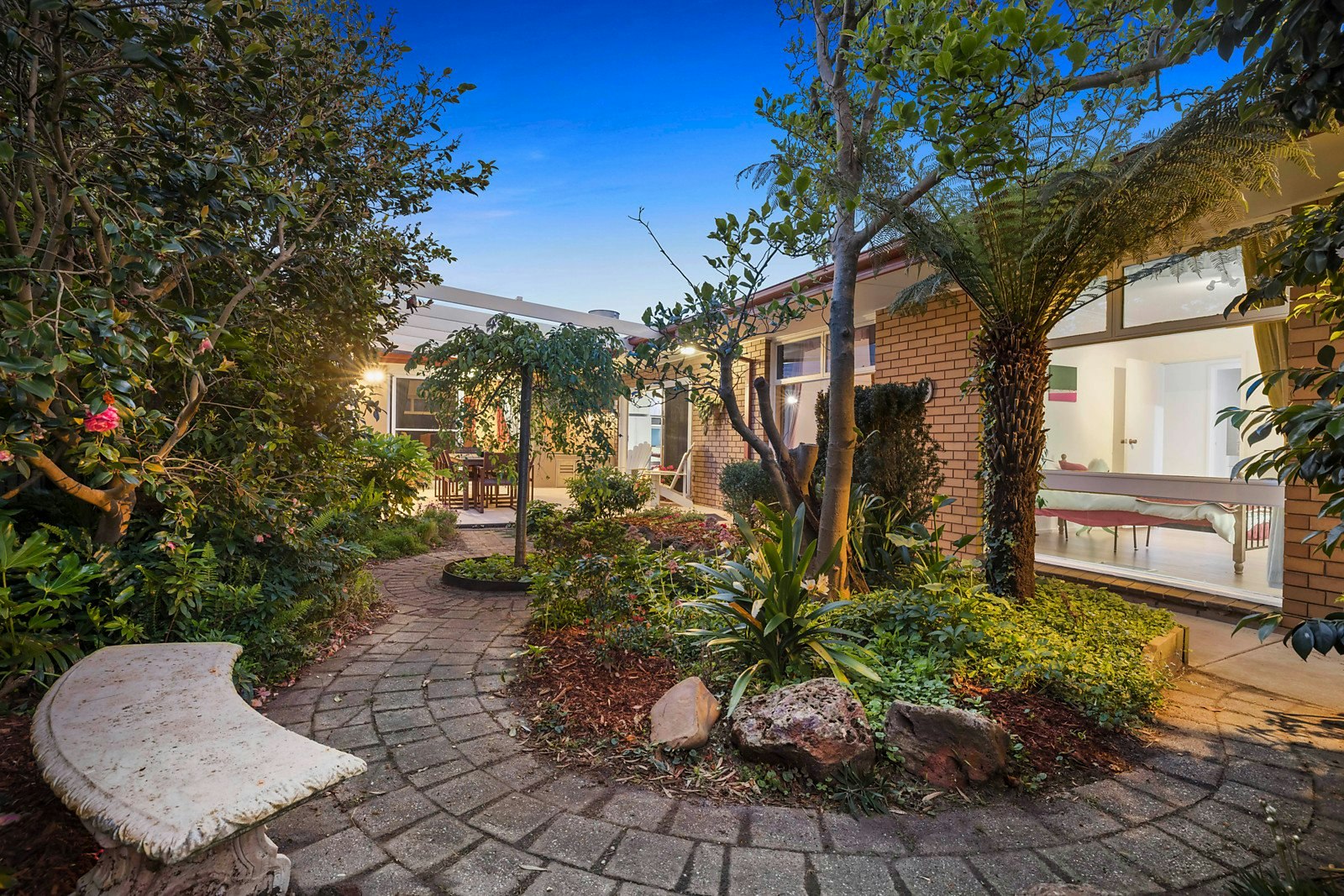 27 Menzies Close, Frankston South, VIC