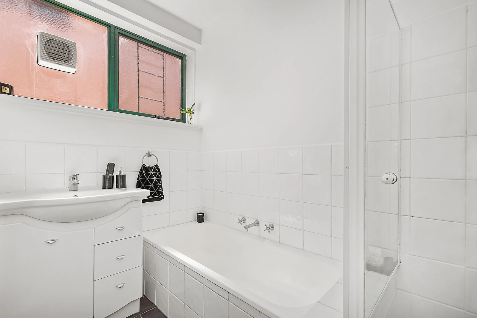 2/17 Fisher Street, Malvern East, VIC