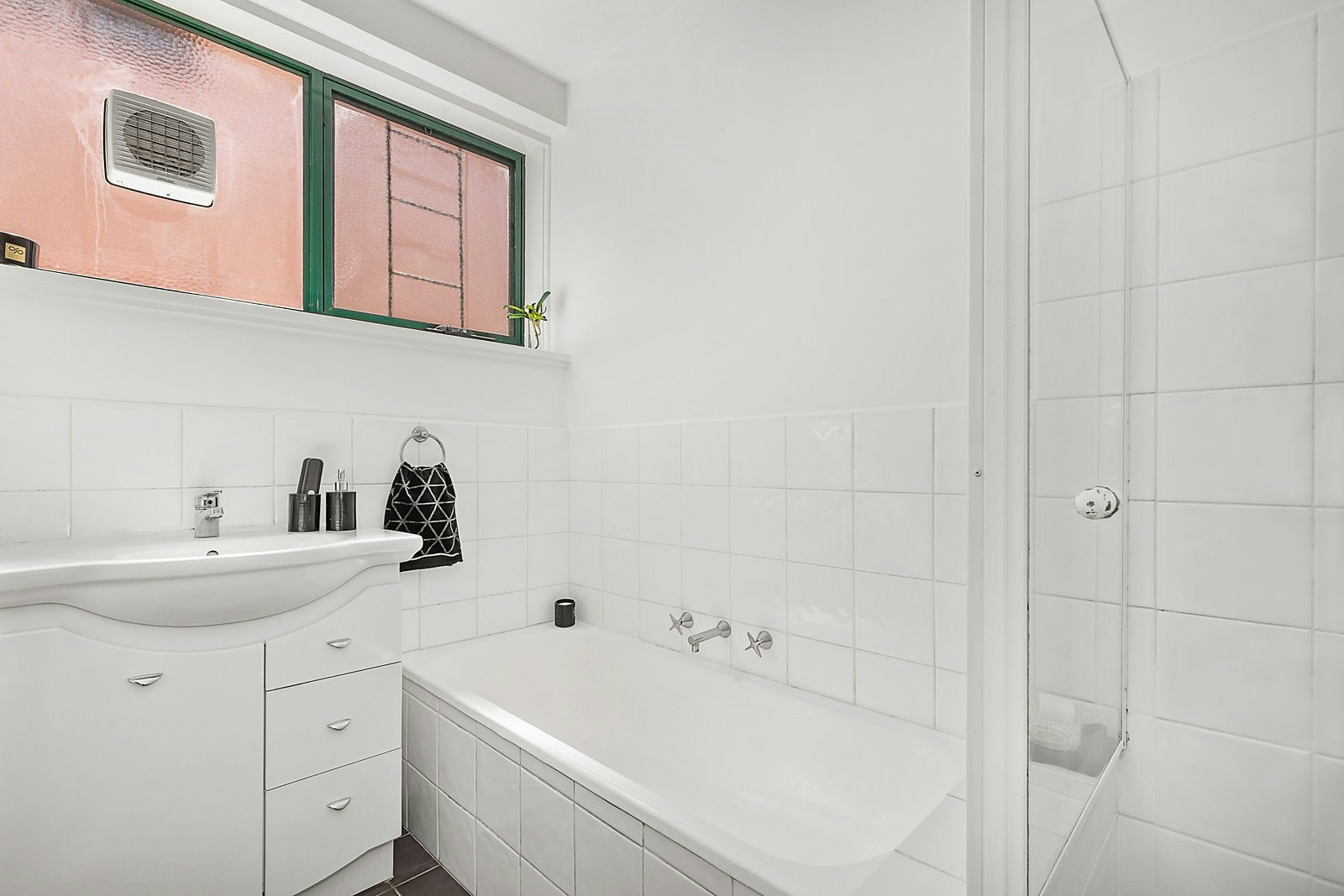 2/17 Fisher Street, Malvern East, VIC